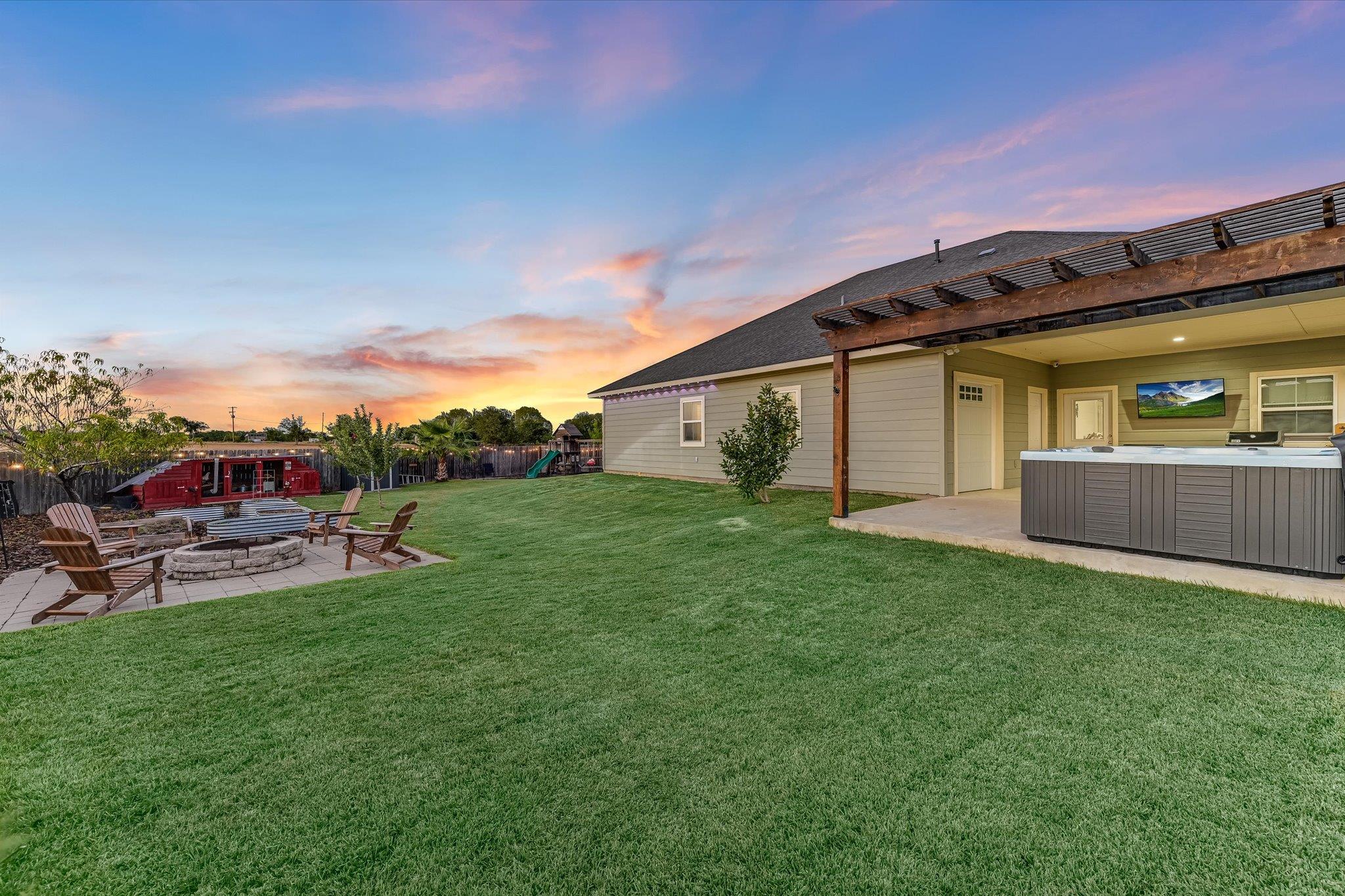 109 Les Ln, Smithville, TX 78957