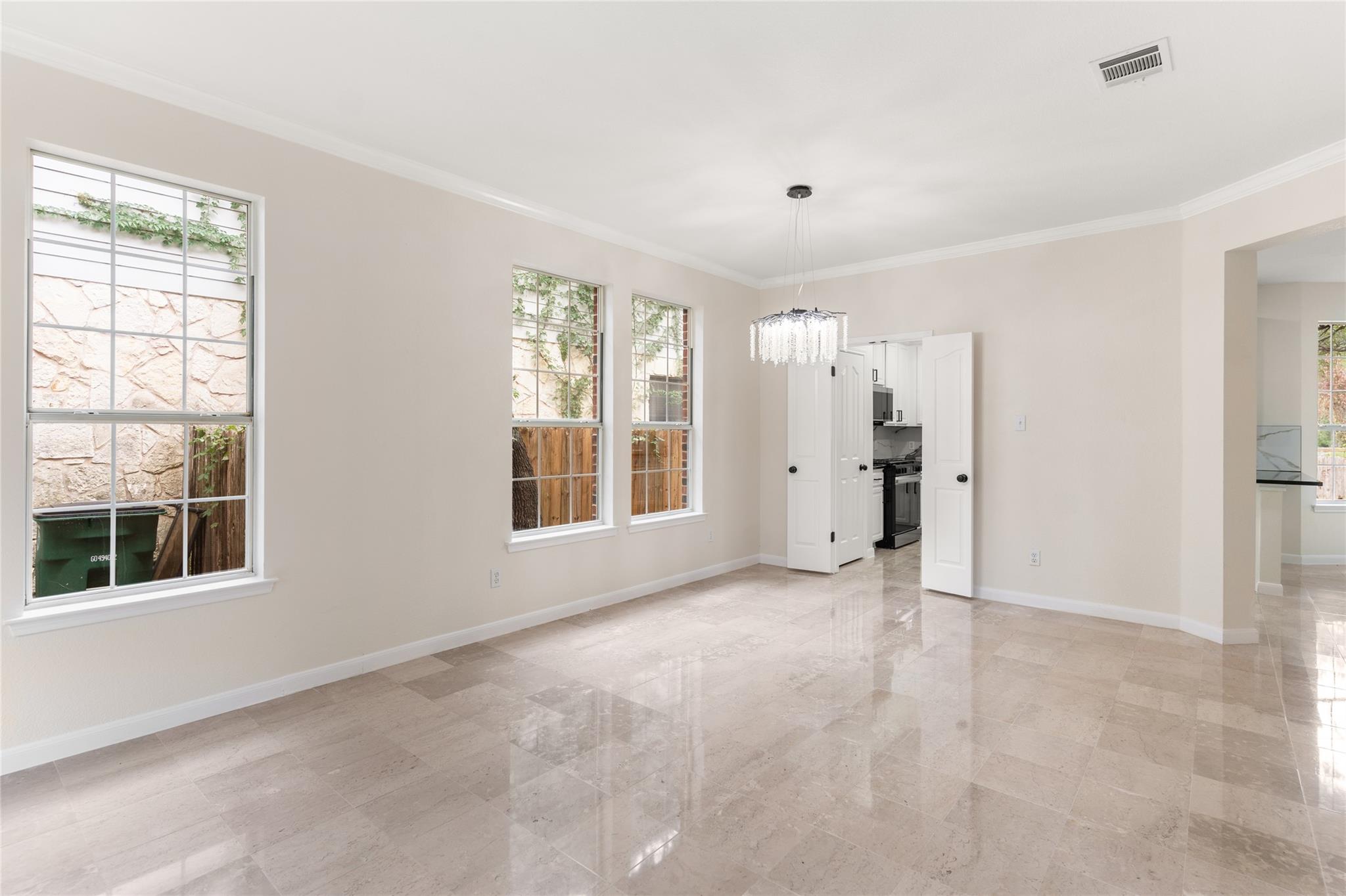 13102 Hunters Chase Dr, Austin, TX 78729