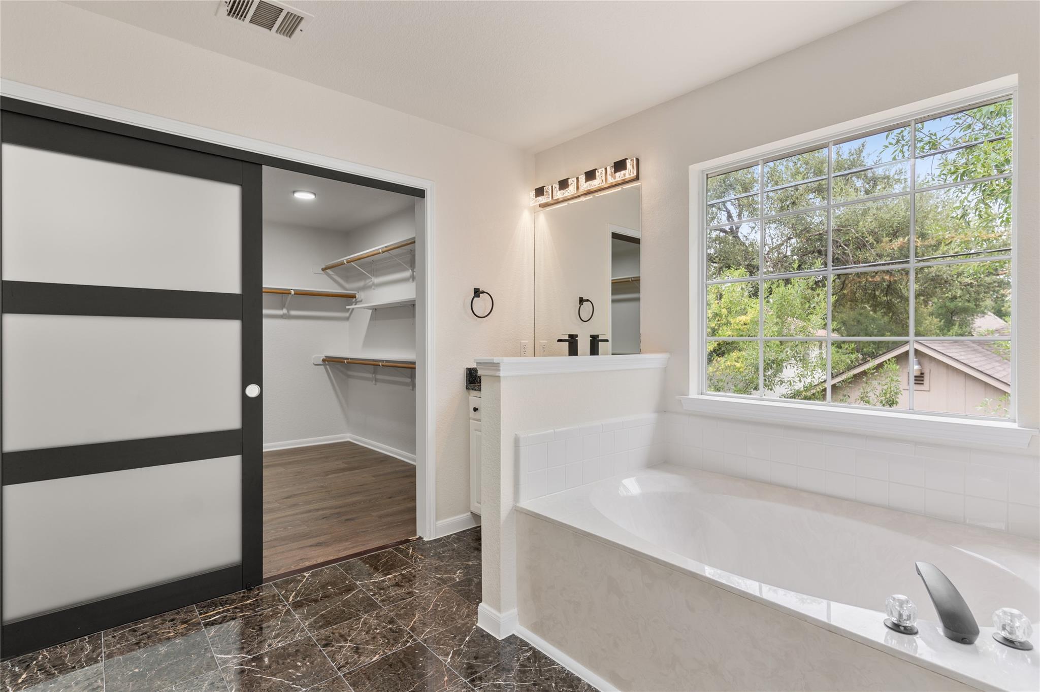 13102 Hunters Chase Dr, Austin, TX 78729