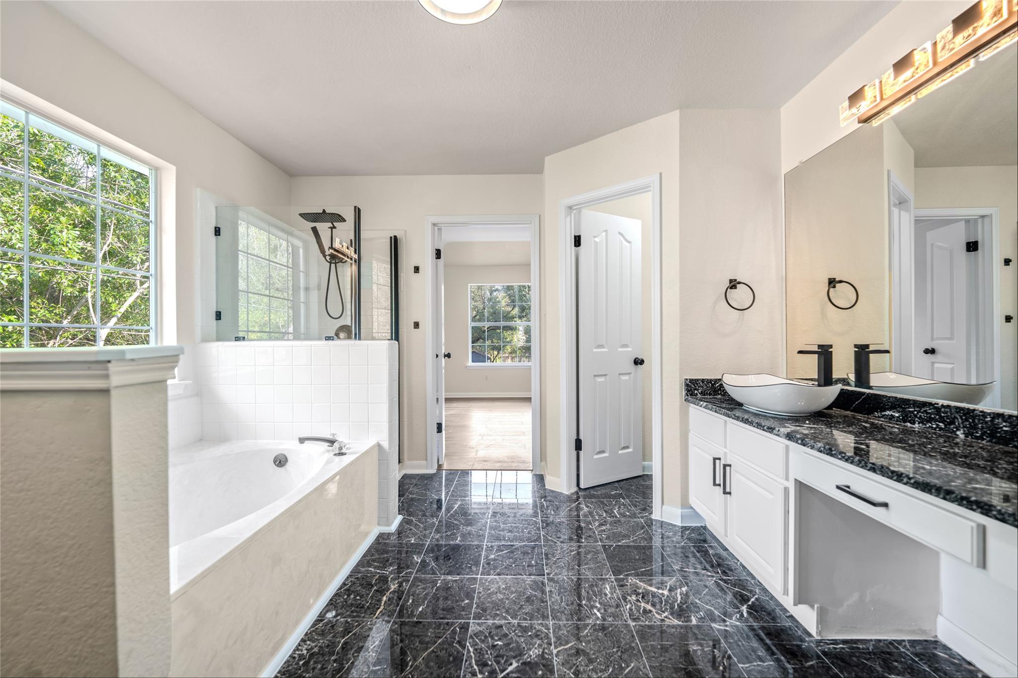 13102 Hunters Chase Dr, Austin, TX 78729