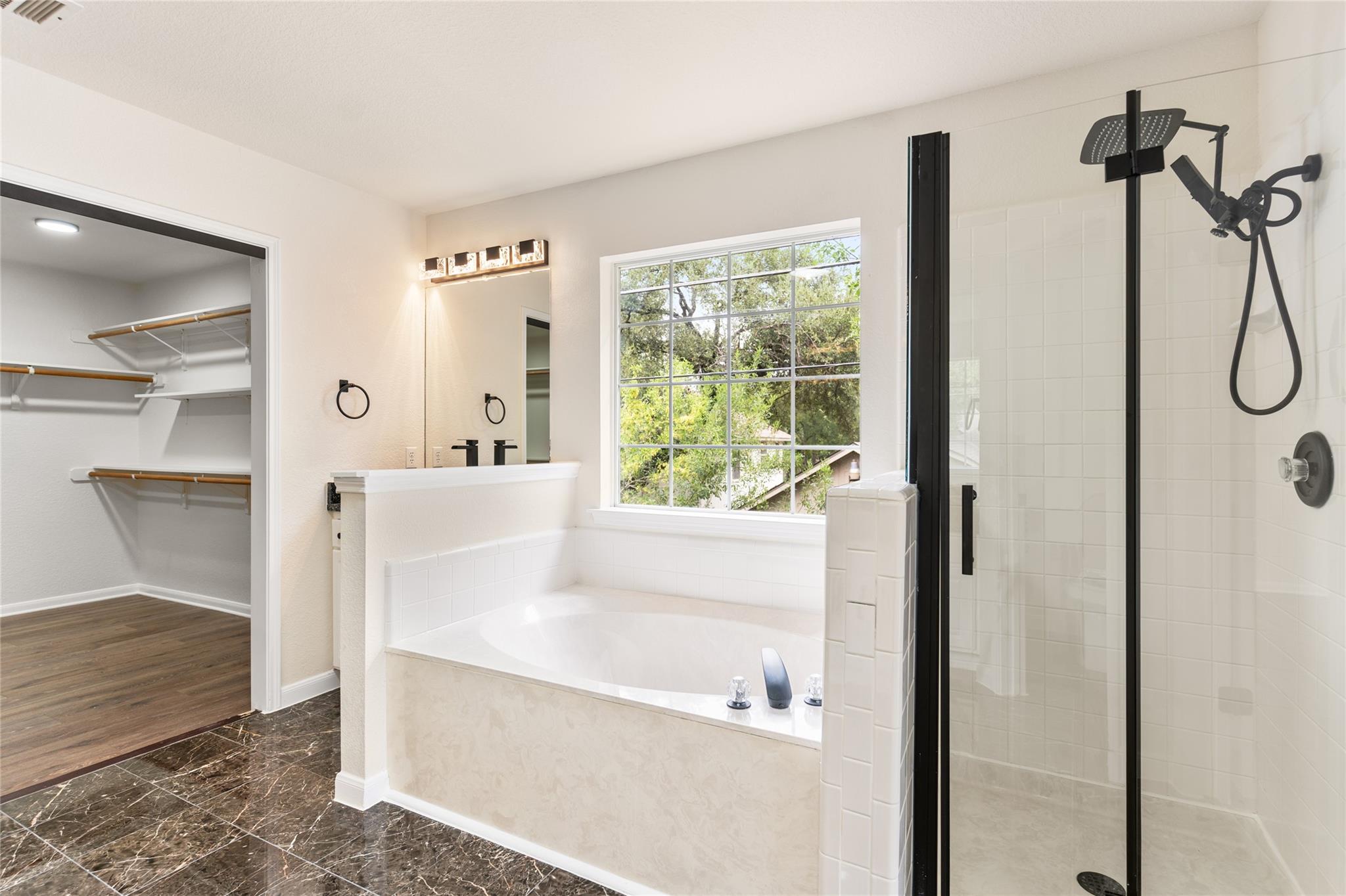 13102 Hunters Chase Dr, Austin, TX 78729