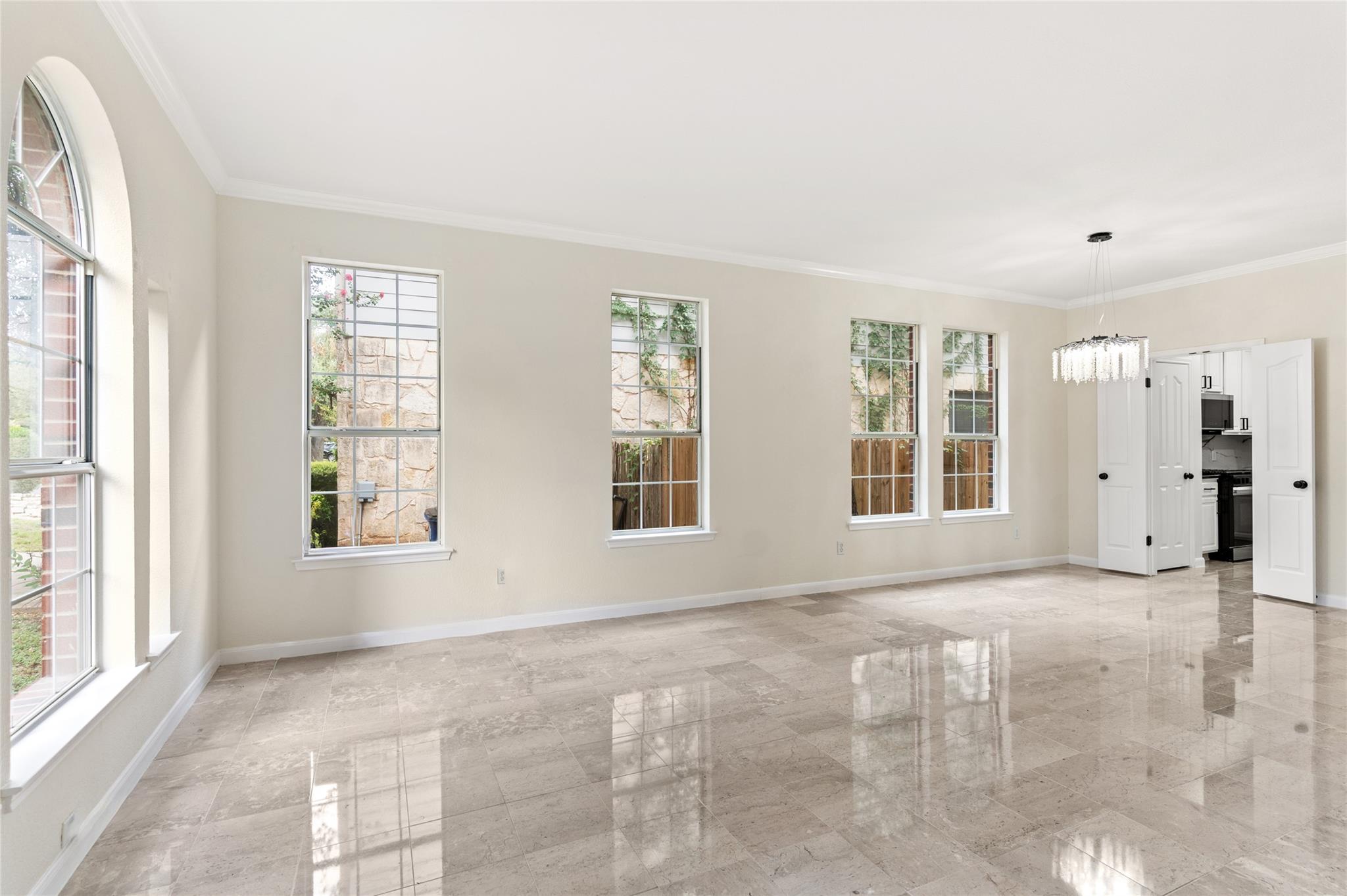 13102 Hunters Chase Dr, Austin, TX 78729