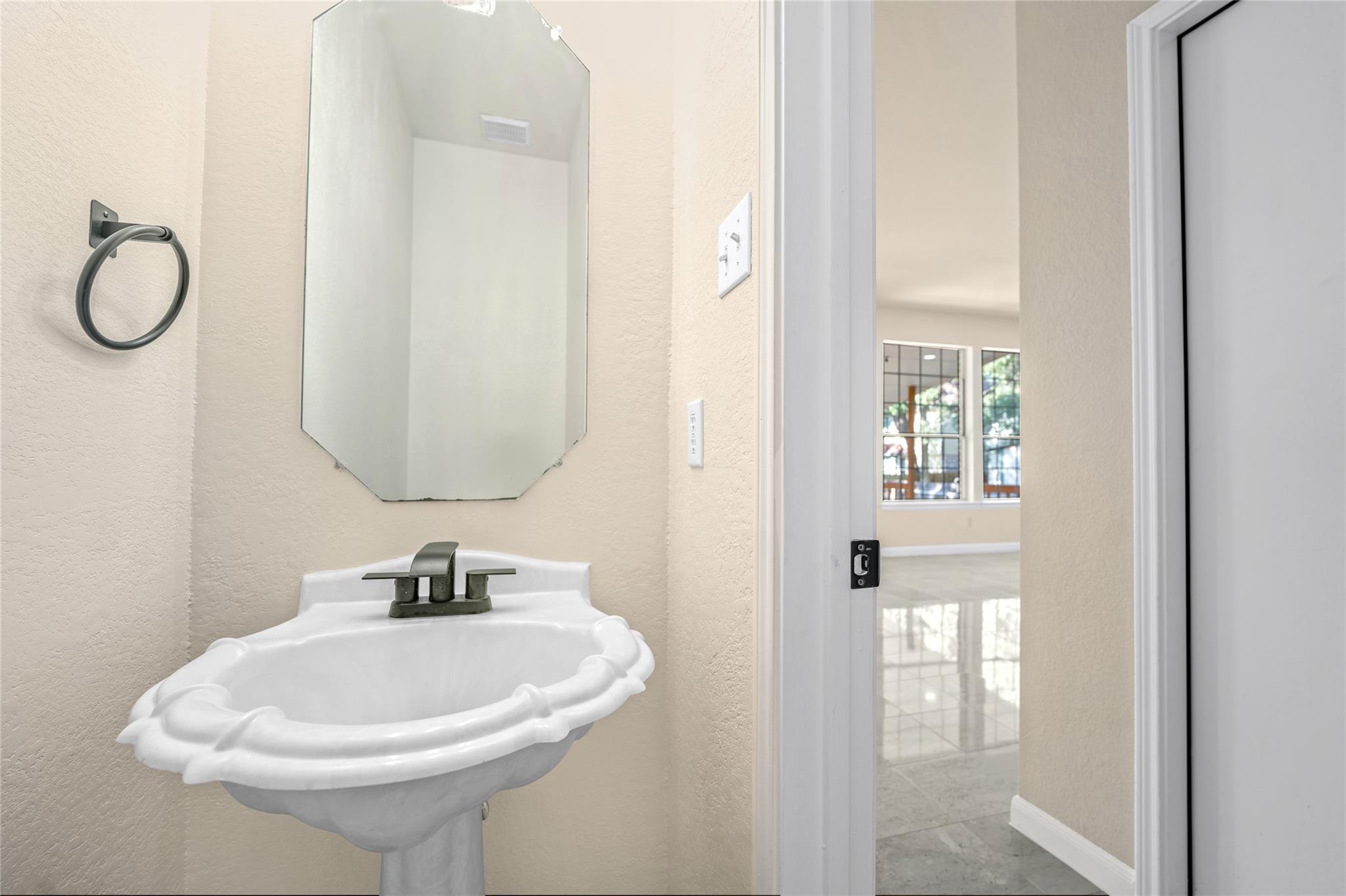 13102 Hunters Chase Dr, Austin, TX 78729