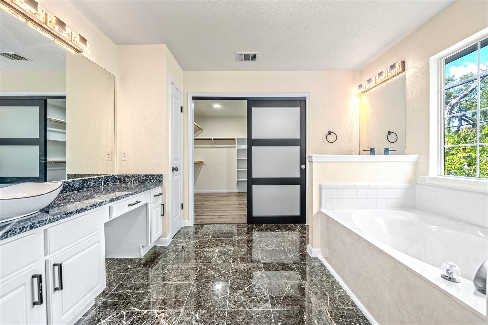 13102 Hunters Chase Dr, Austin, TX 78729