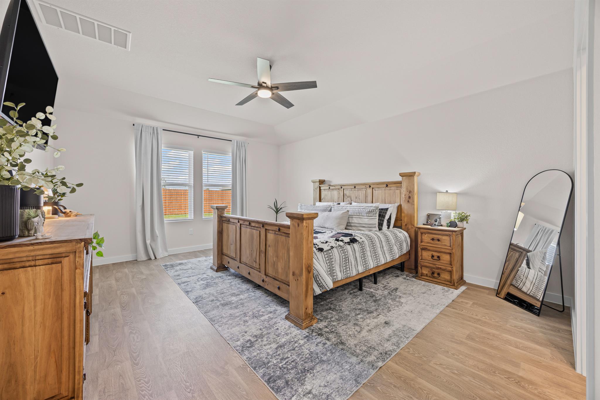 600 Davis Mountain Dr, Lockhart, TX 78644