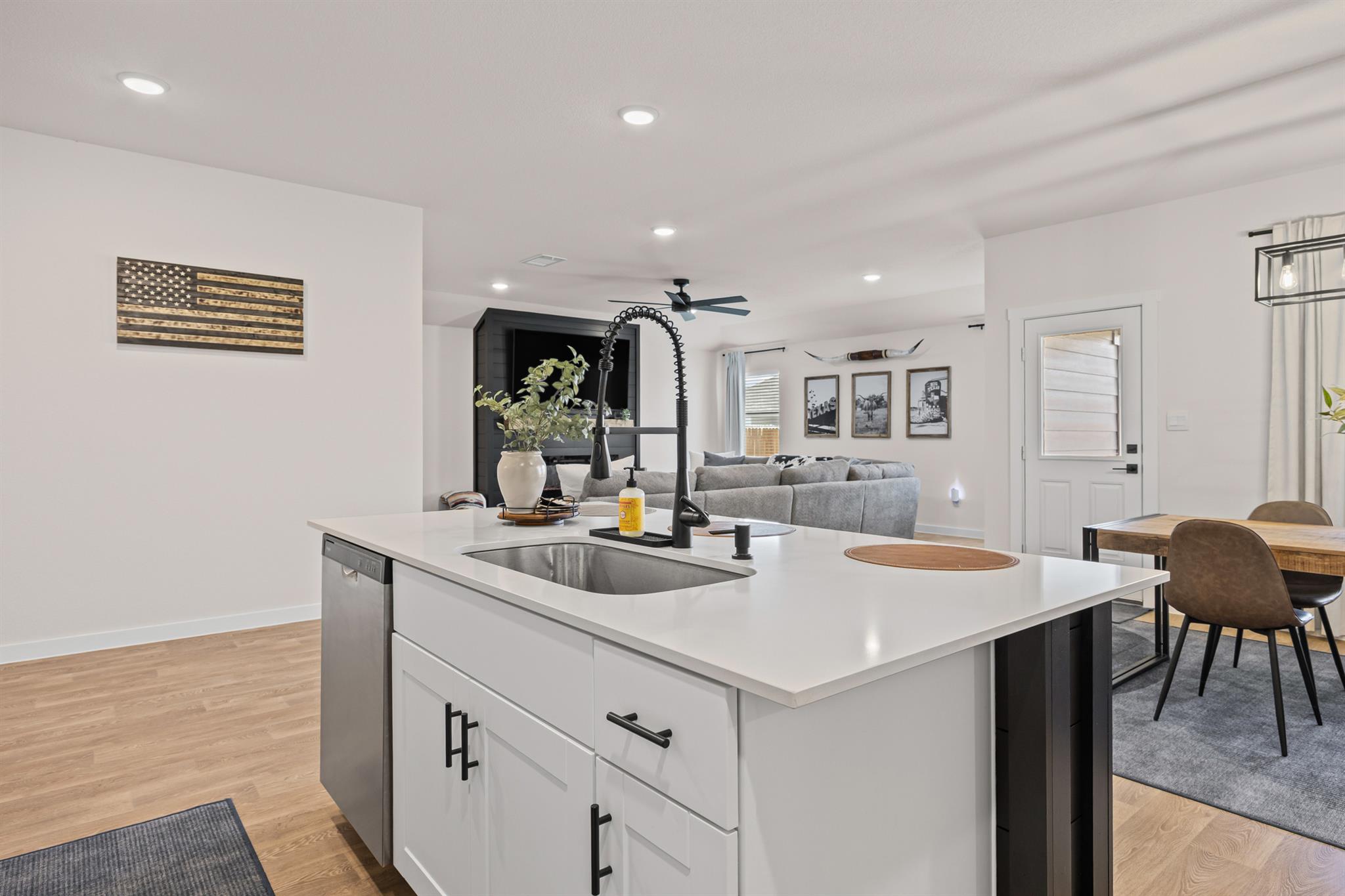 600 Davis Mountain Dr, Lockhart, TX 78644