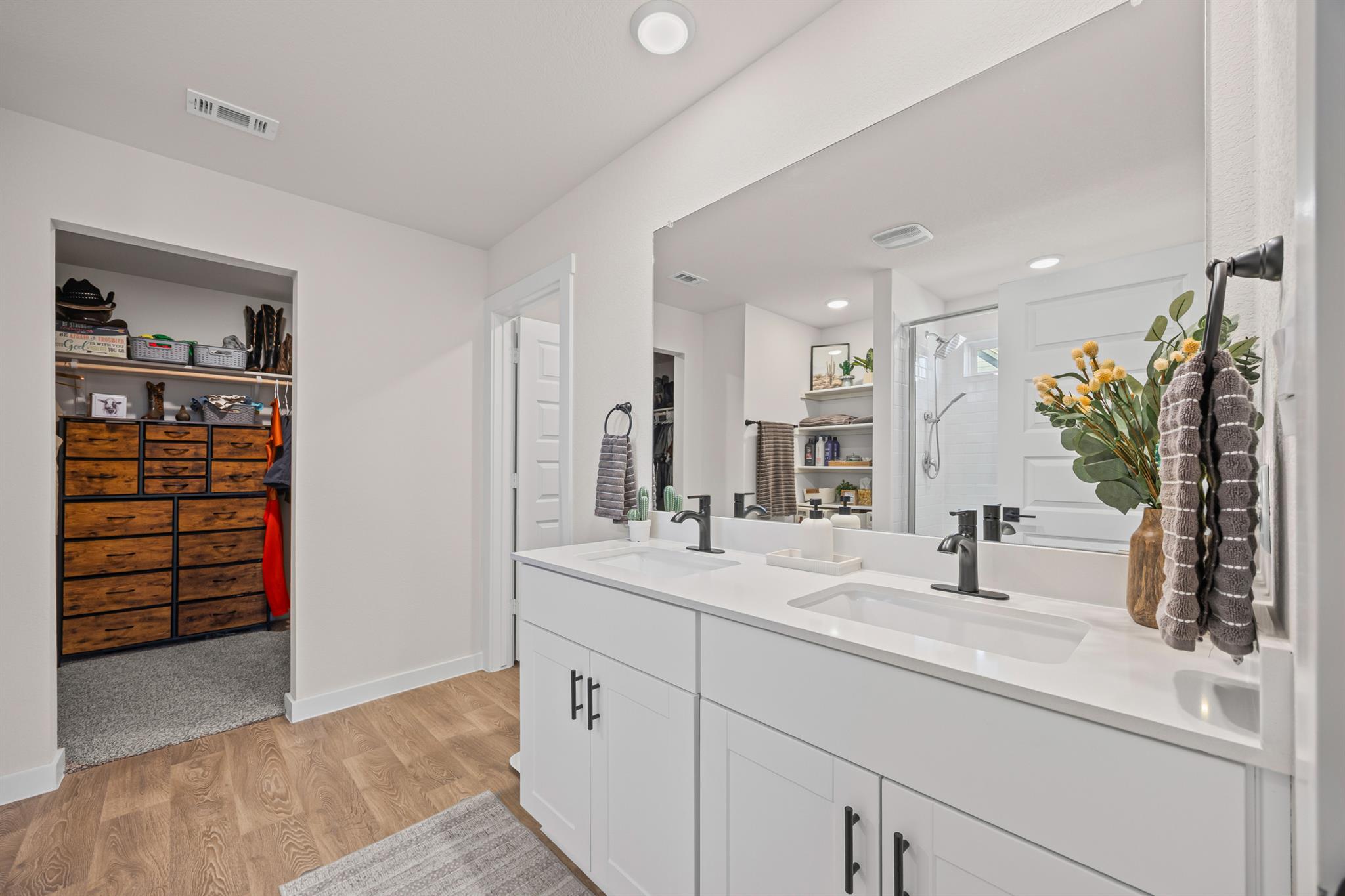 600 Davis Mountain Dr, Lockhart, TX 78644