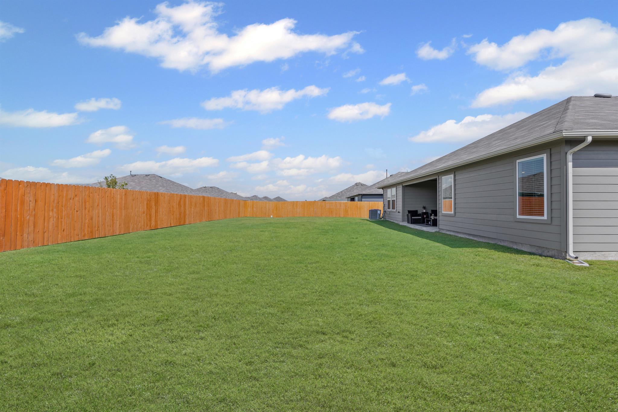 600 Davis Mountain Dr, Lockhart, TX 78644