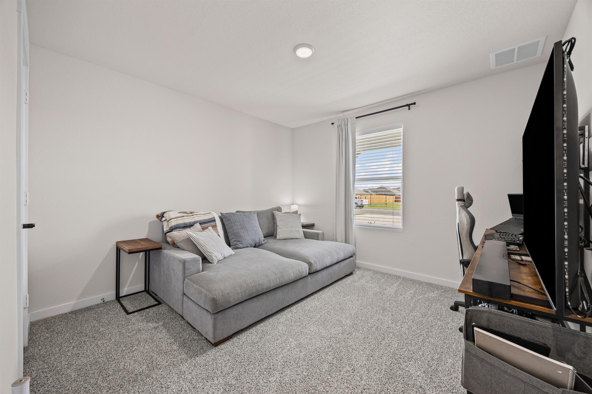 600 Davis Mountain Dr, Lockhart, TX 78644