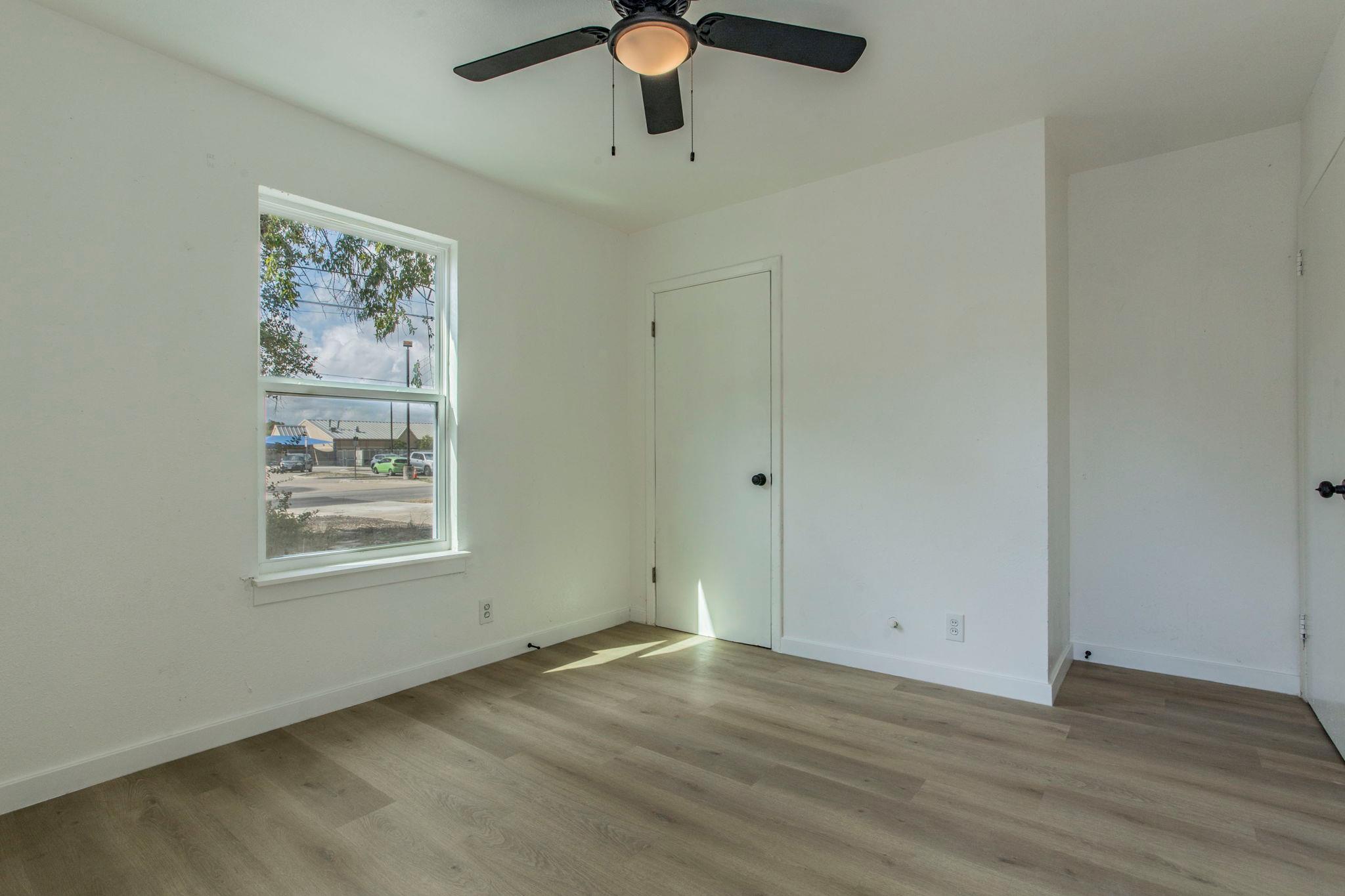 415 W Hutchins Pl, San Antonio, TX 78221