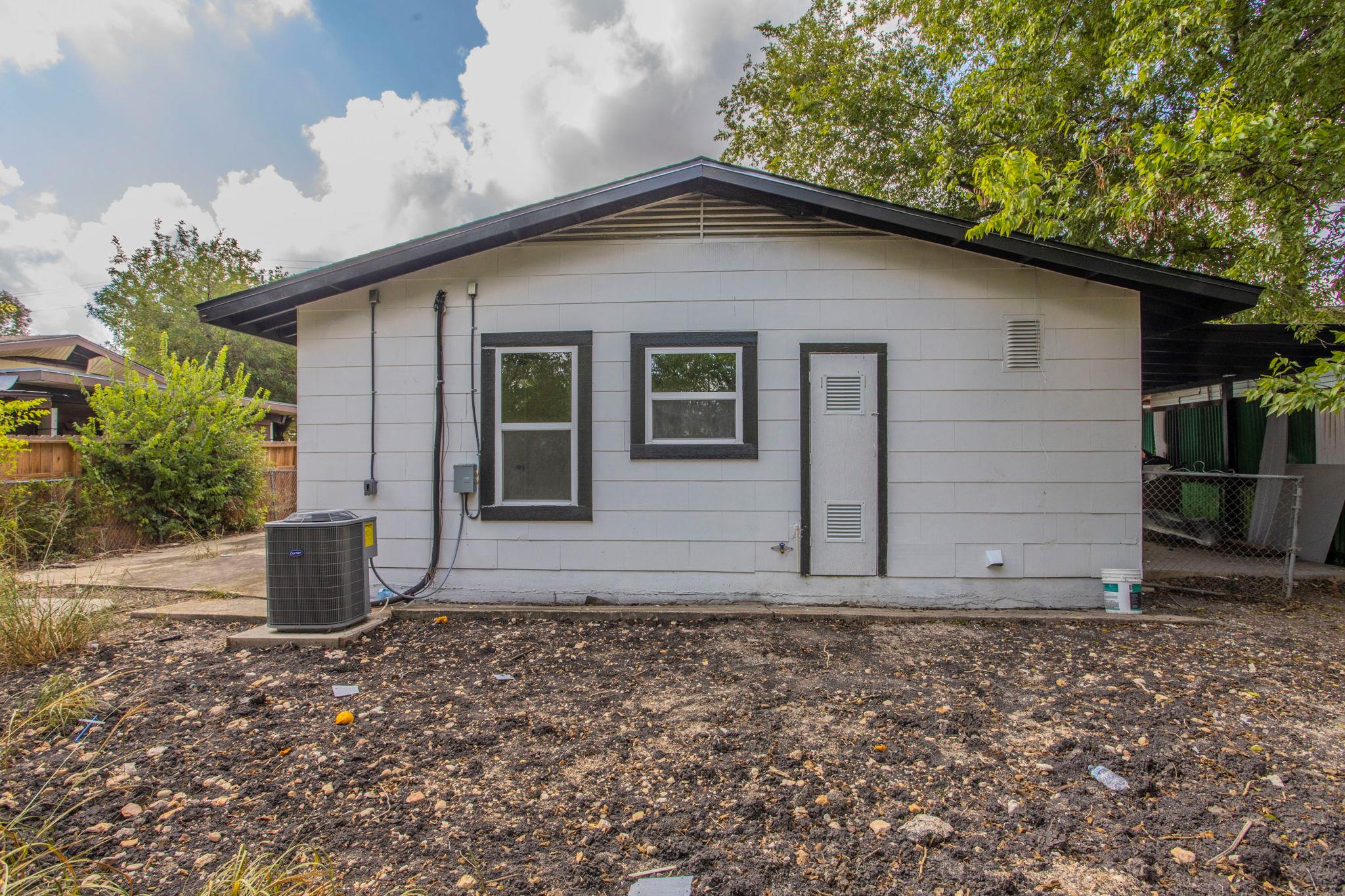 415 W Hutchins Pl, San Antonio, TX 78221