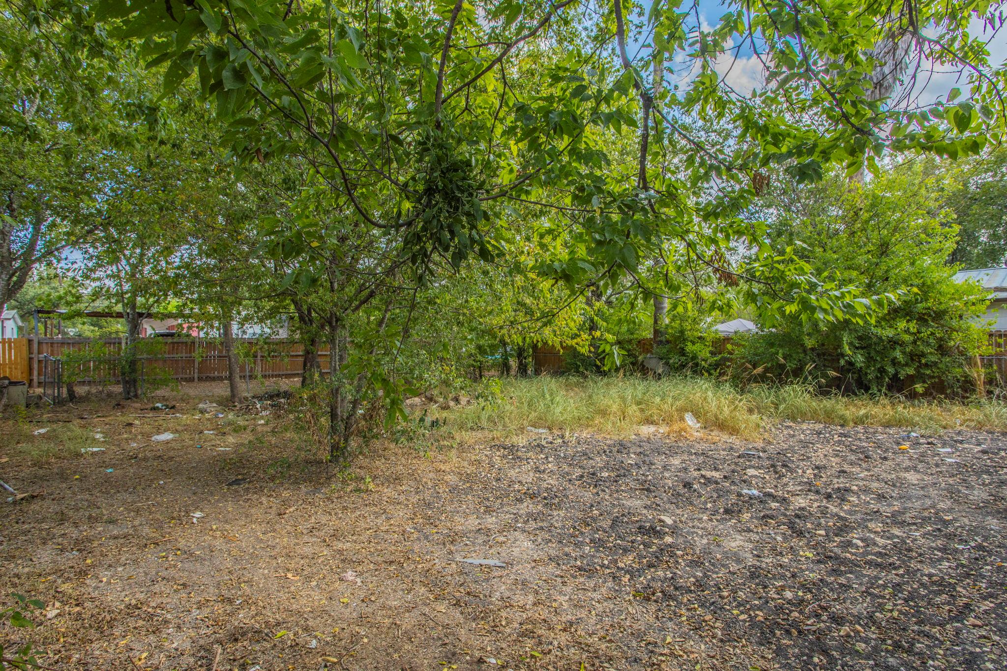 415 W Hutchins Pl, San Antonio, TX 78221