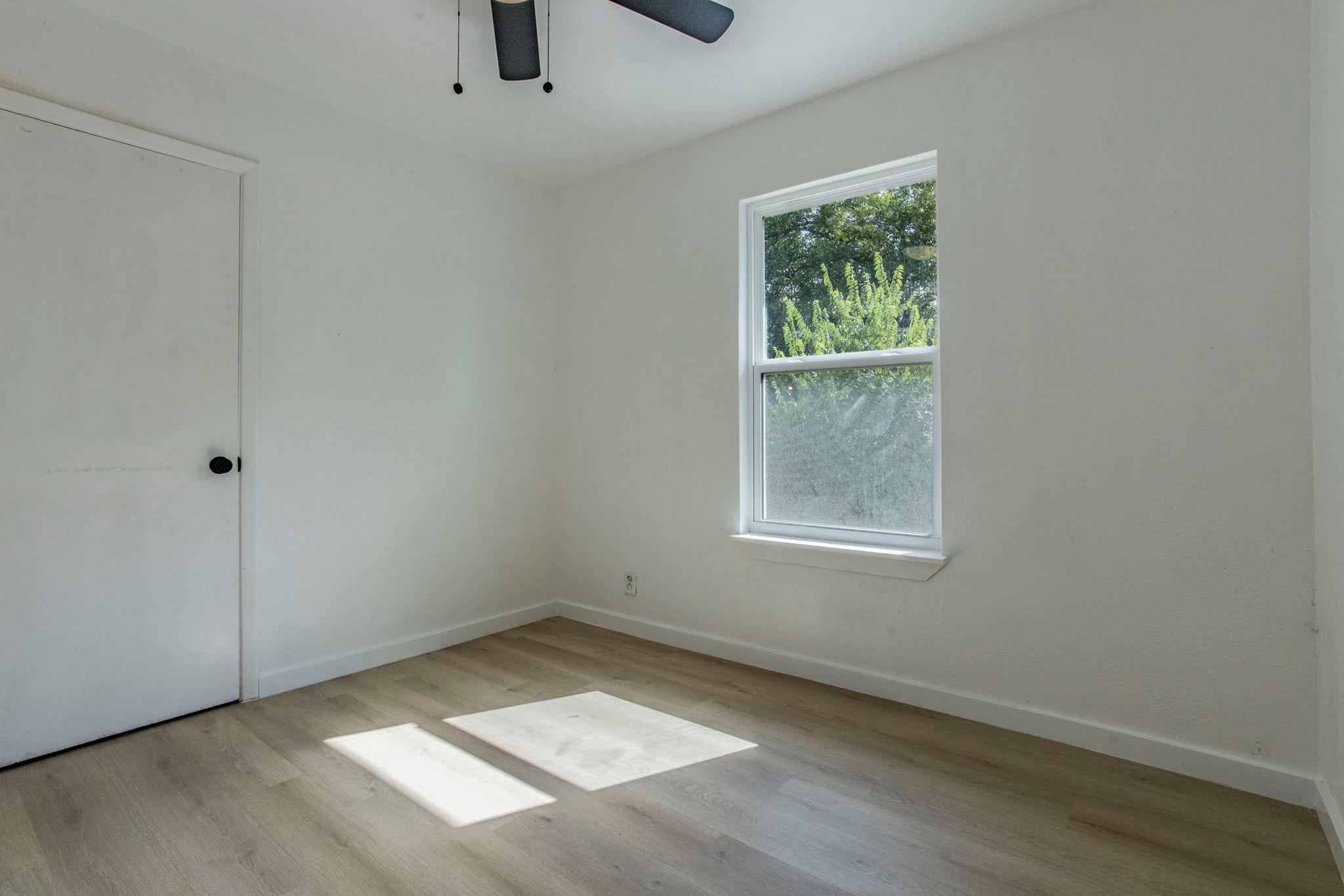 415 W Hutchins Pl, San Antonio, TX 78221