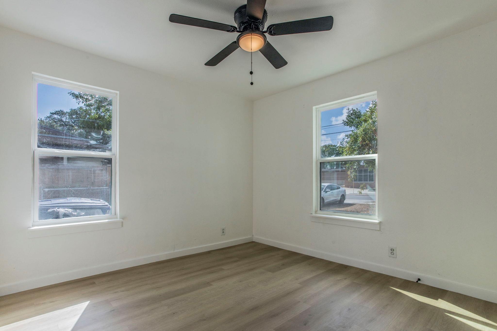 415 W Hutchins Pl, San Antonio, TX 78221