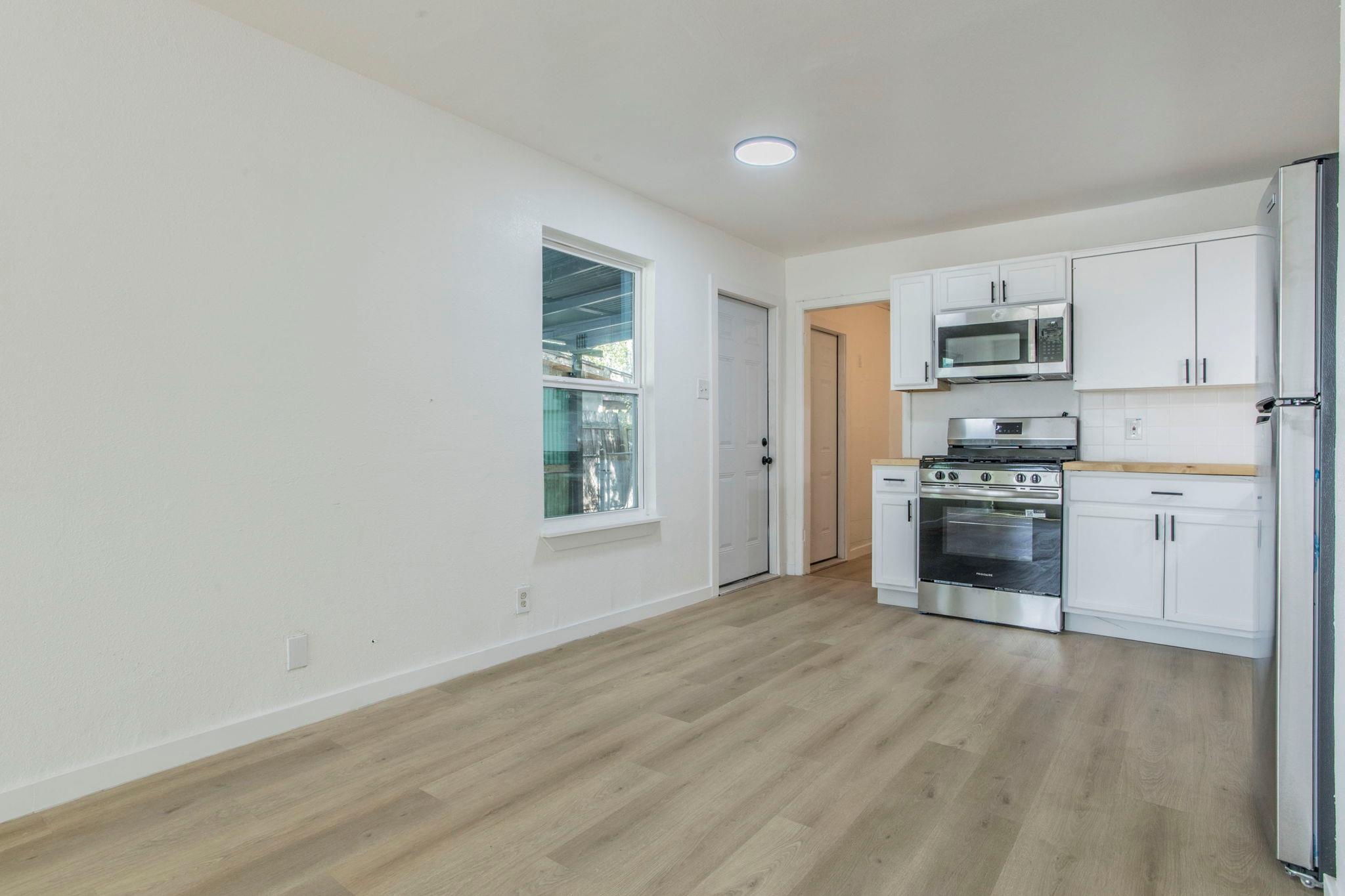 415 W Hutchins Pl, San Antonio, TX 78221