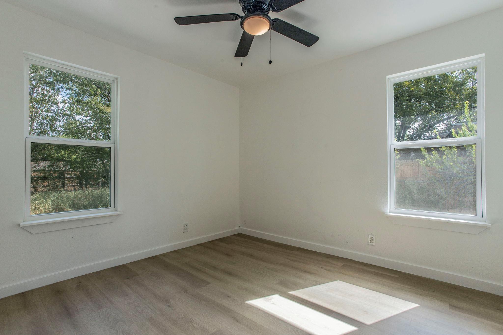 415 W Hutchins Pl, San Antonio, TX 78221