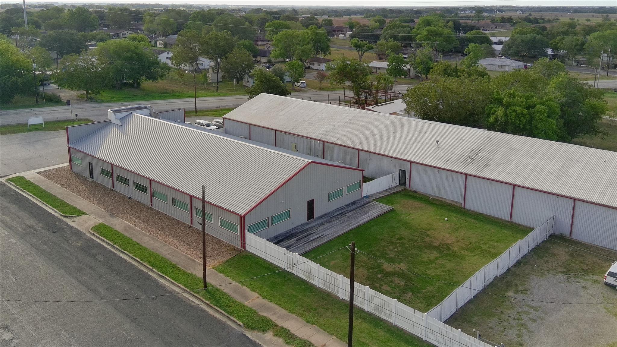 1201 Kessler Ave, Schulenburg, TX 78956