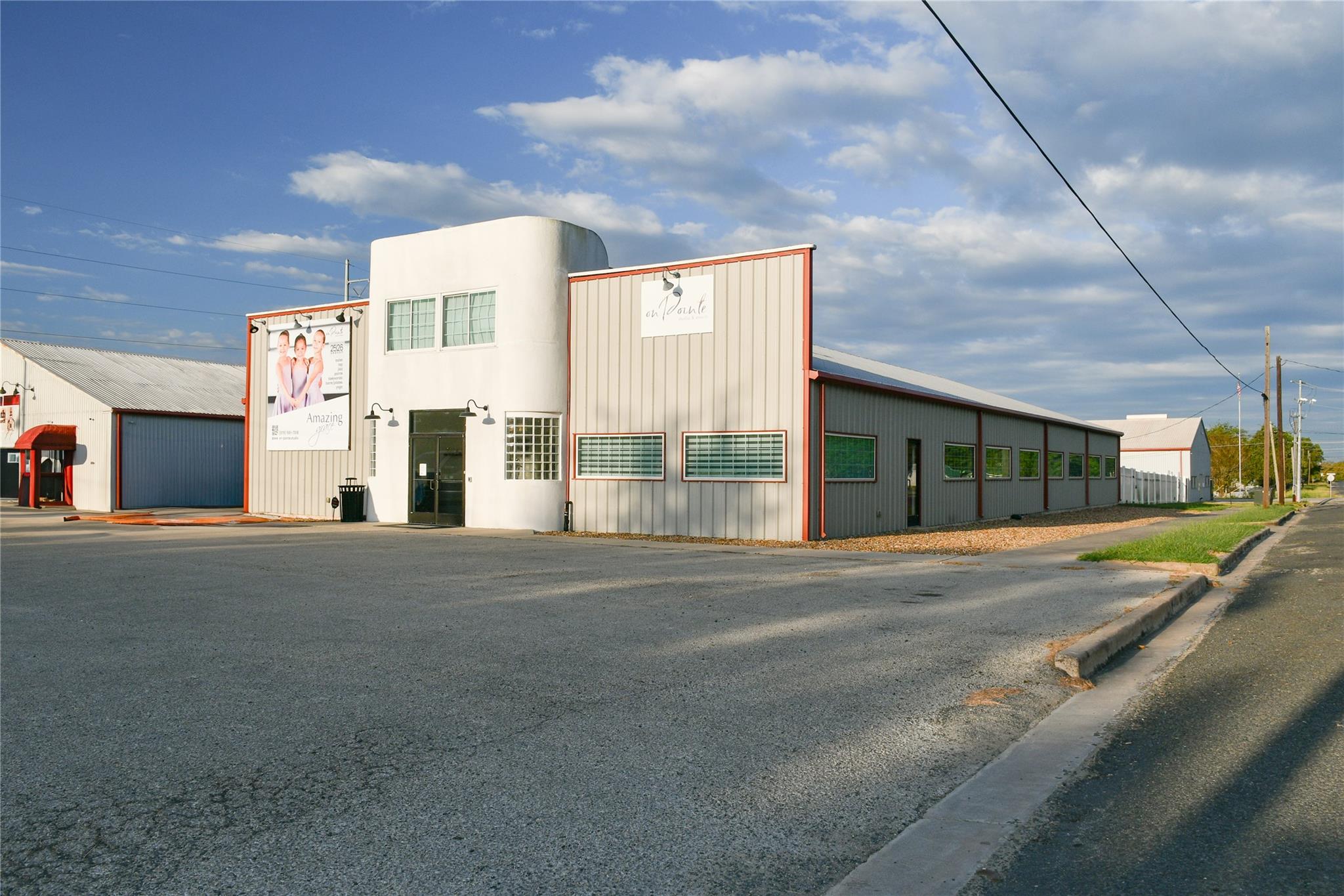 1201 Kessler Ave, Schulenburg, TX 78956