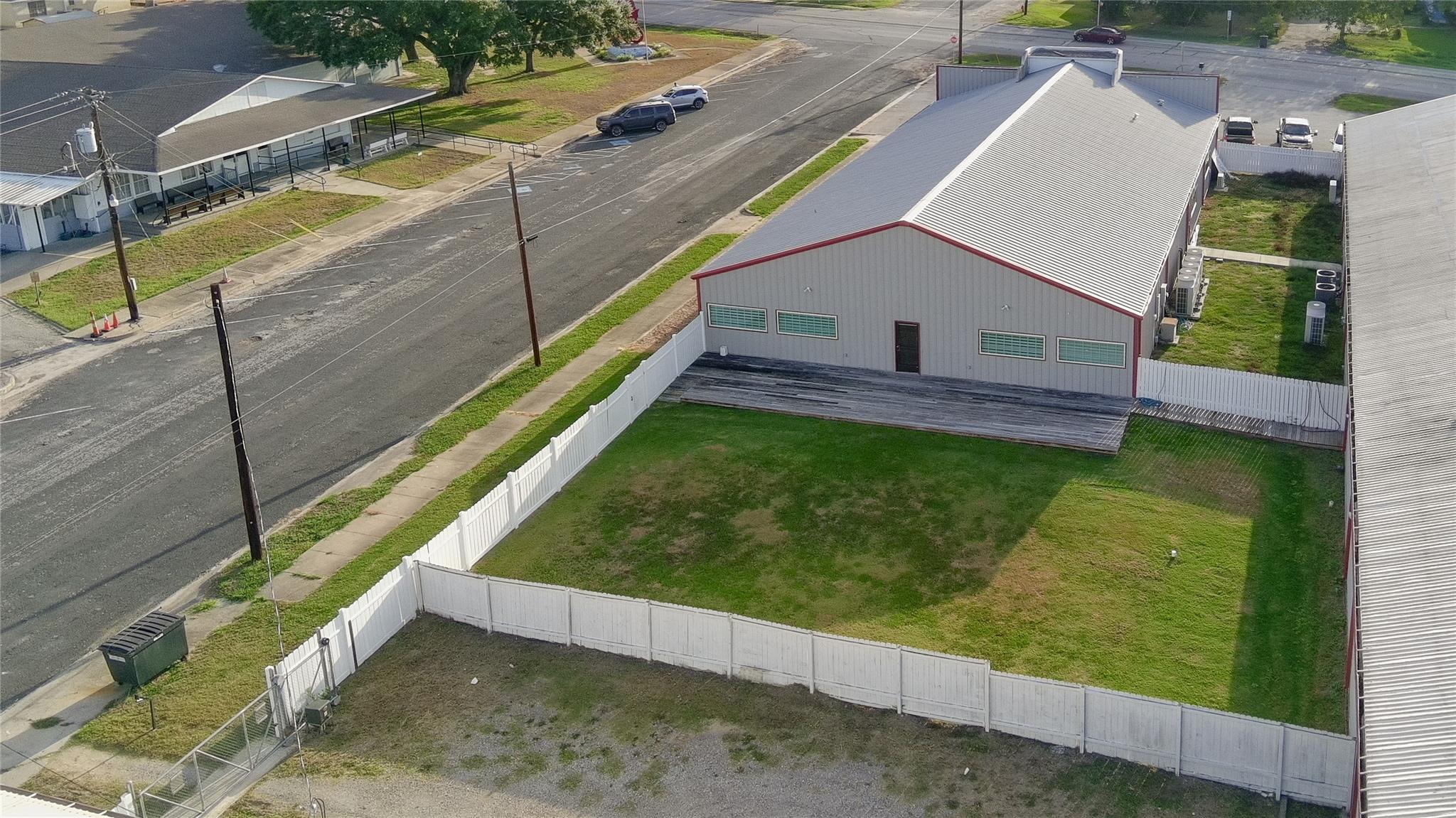 1201 Kessler Ave, Schulenburg, TX 78956