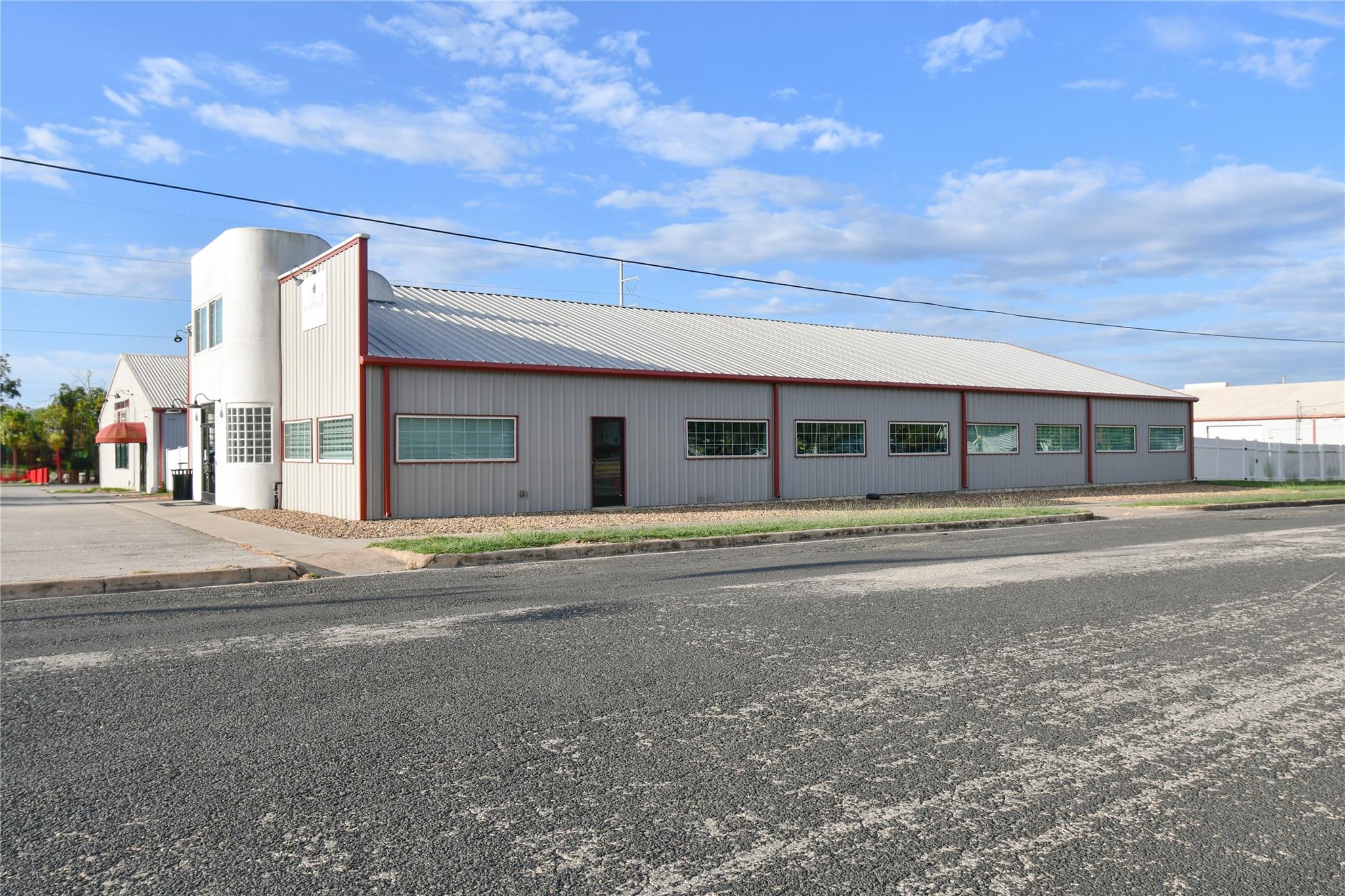 1201 Kessler Ave, Schulenburg, TX 78956