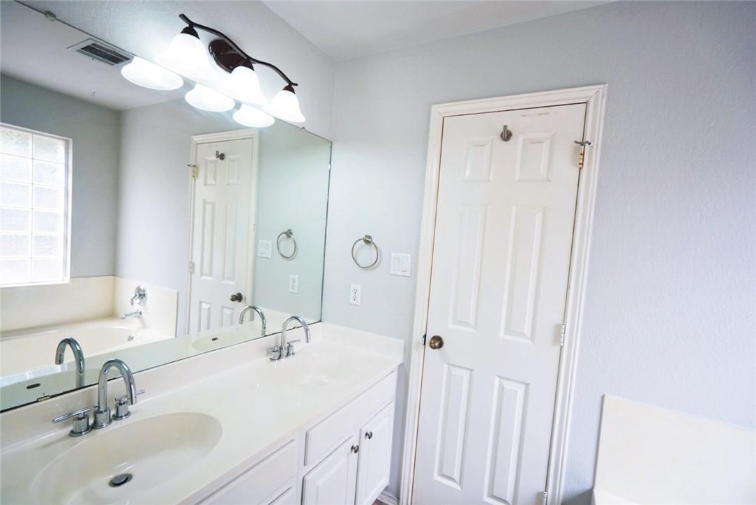 911 Mammoth Ct, Round Rock, TX 78681