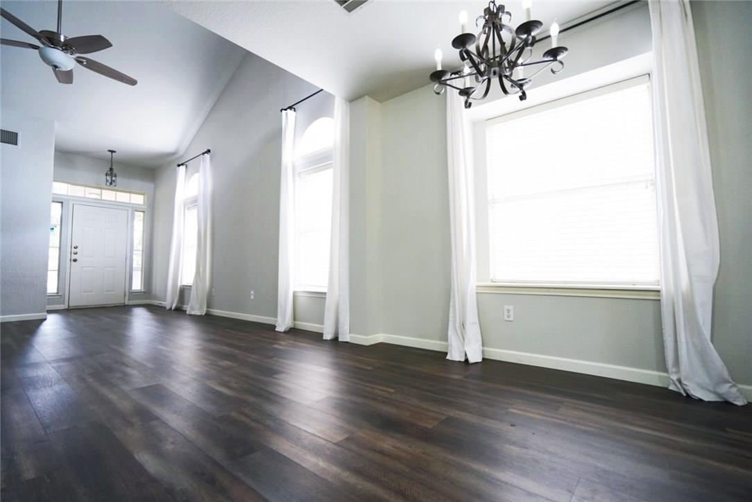 911 Mammoth Ct, Round Rock, TX 78681