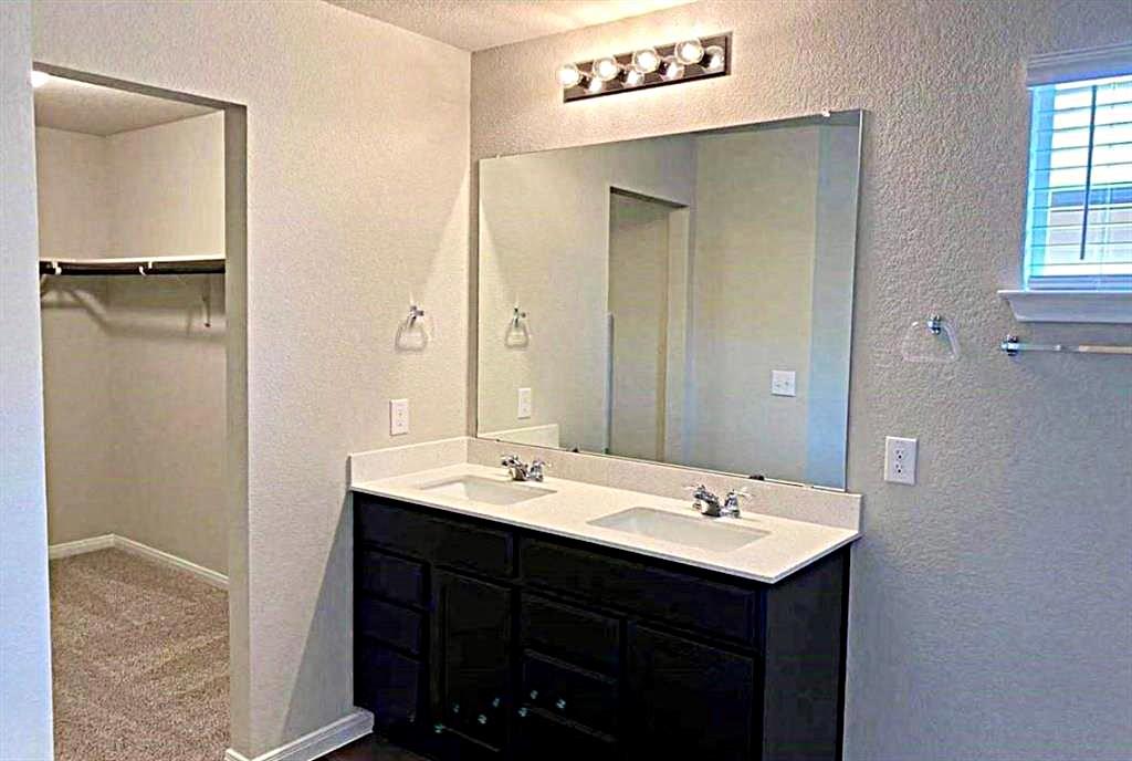 610 Quarton Dr, Hutto, TX 78634