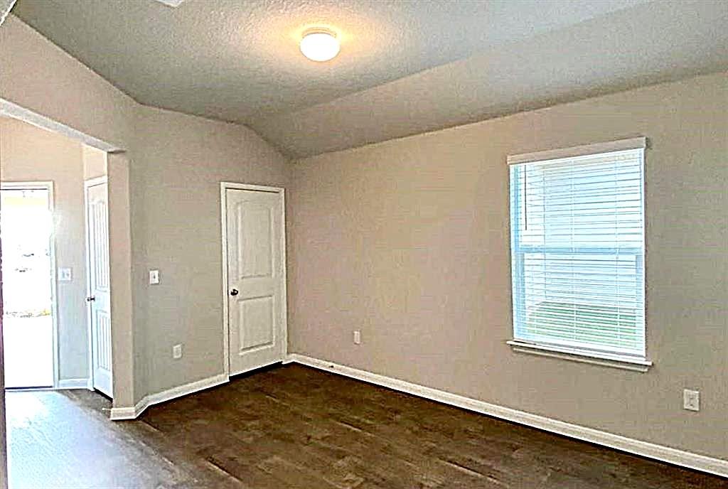 610 Quarton Dr, Hutto, TX 78634