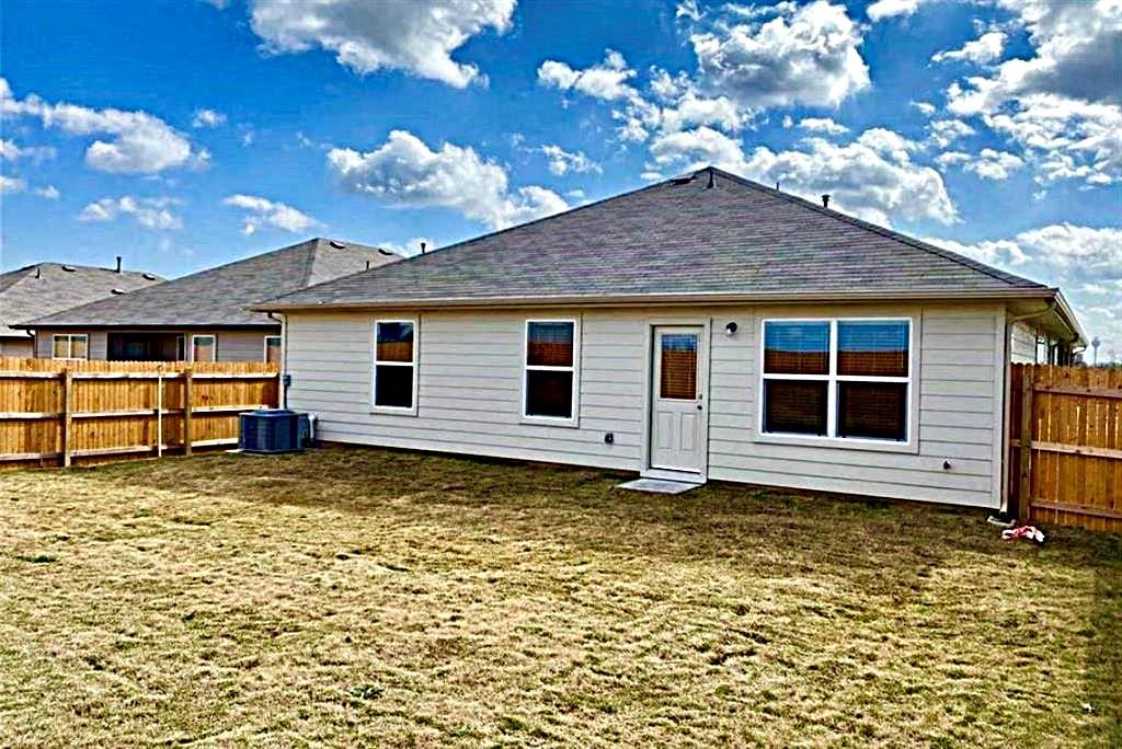 610 Quarton Dr, Hutto, TX 78634