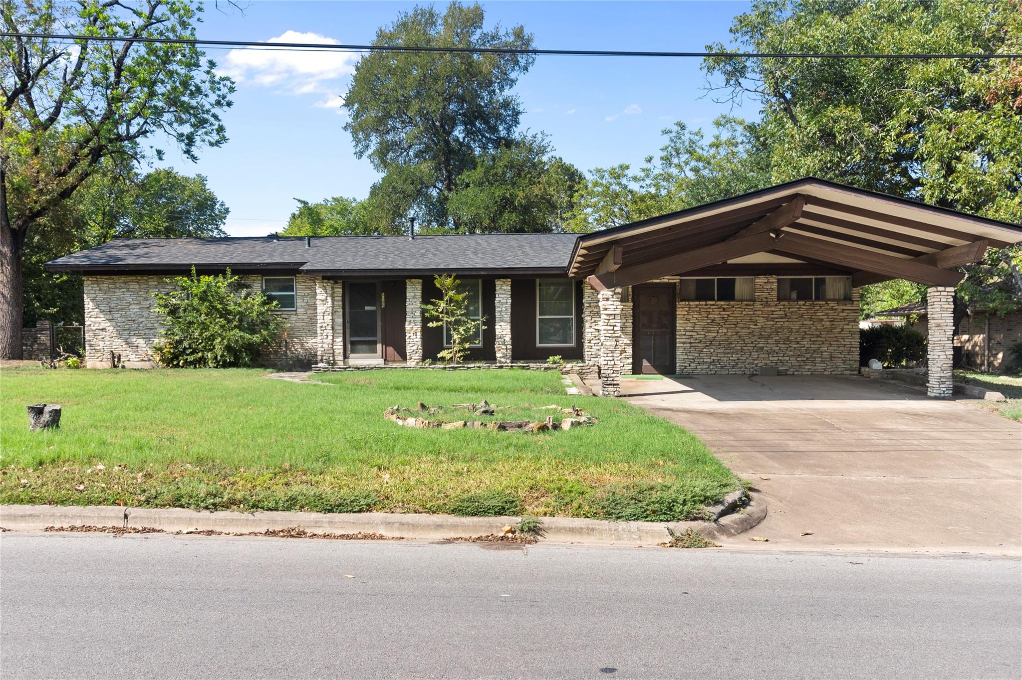1105 E Applegate Dr, Austin, TX 78753