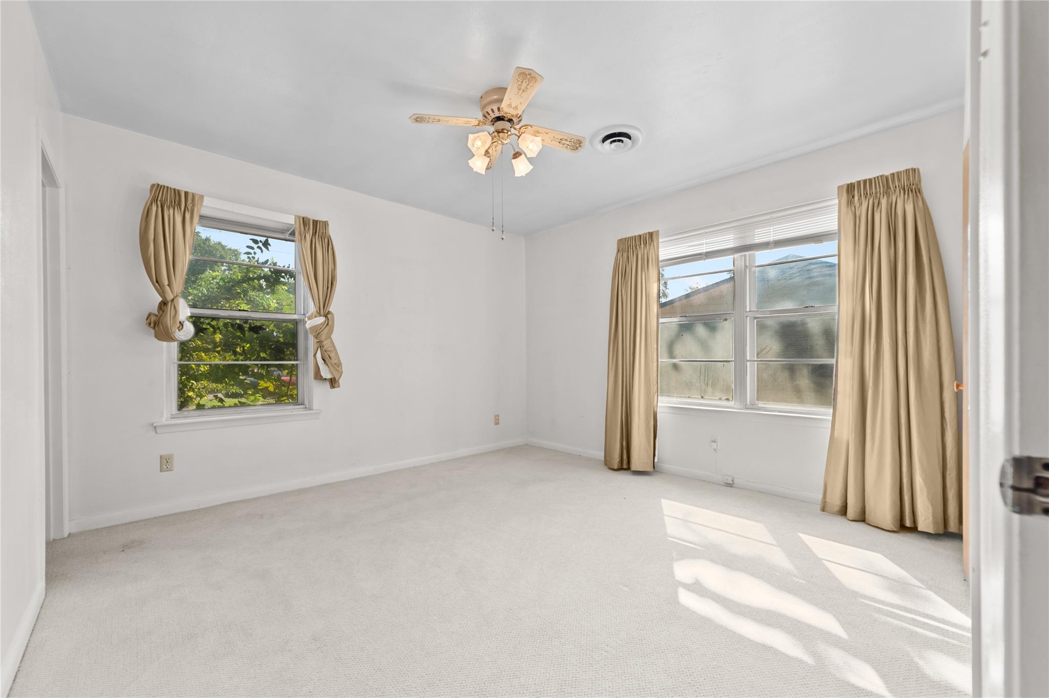 1105 E Applegate Dr, Austin, TX 78753