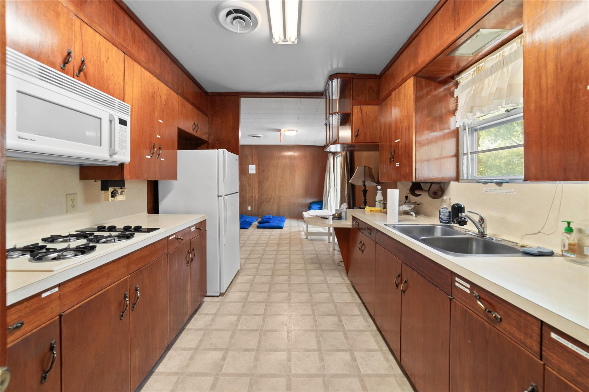 1105 E Applegate Dr, Austin, TX 78753