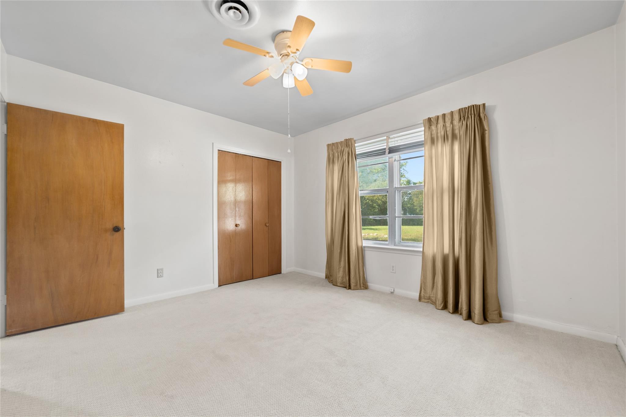 1105 E Applegate Dr, Austin, TX 78753