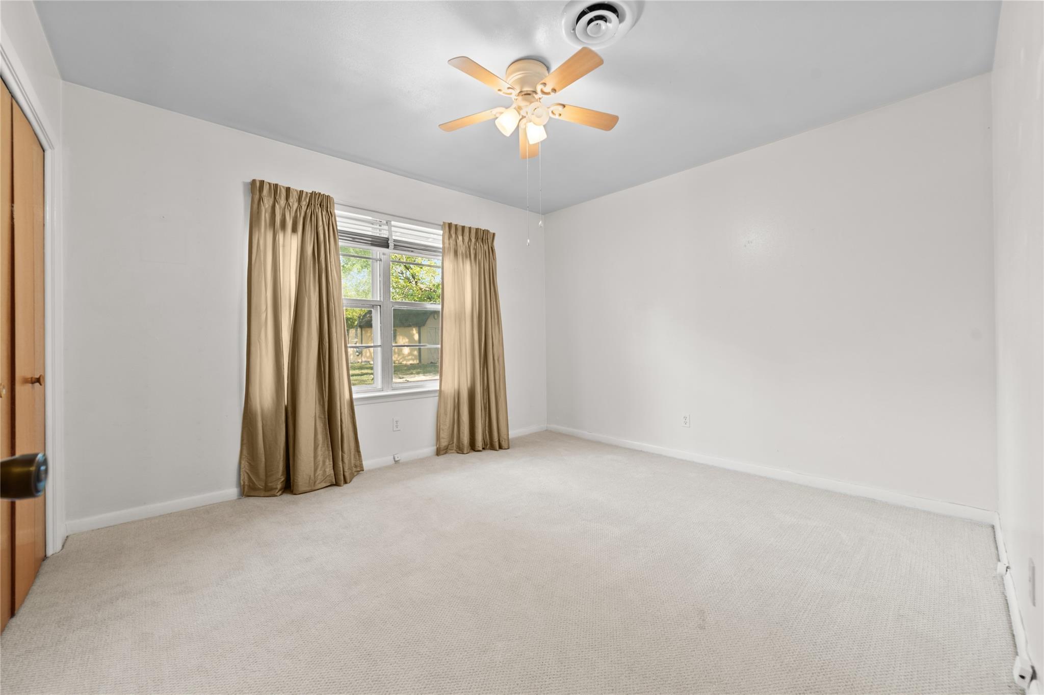 1105 E Applegate Dr, Austin, TX 78753