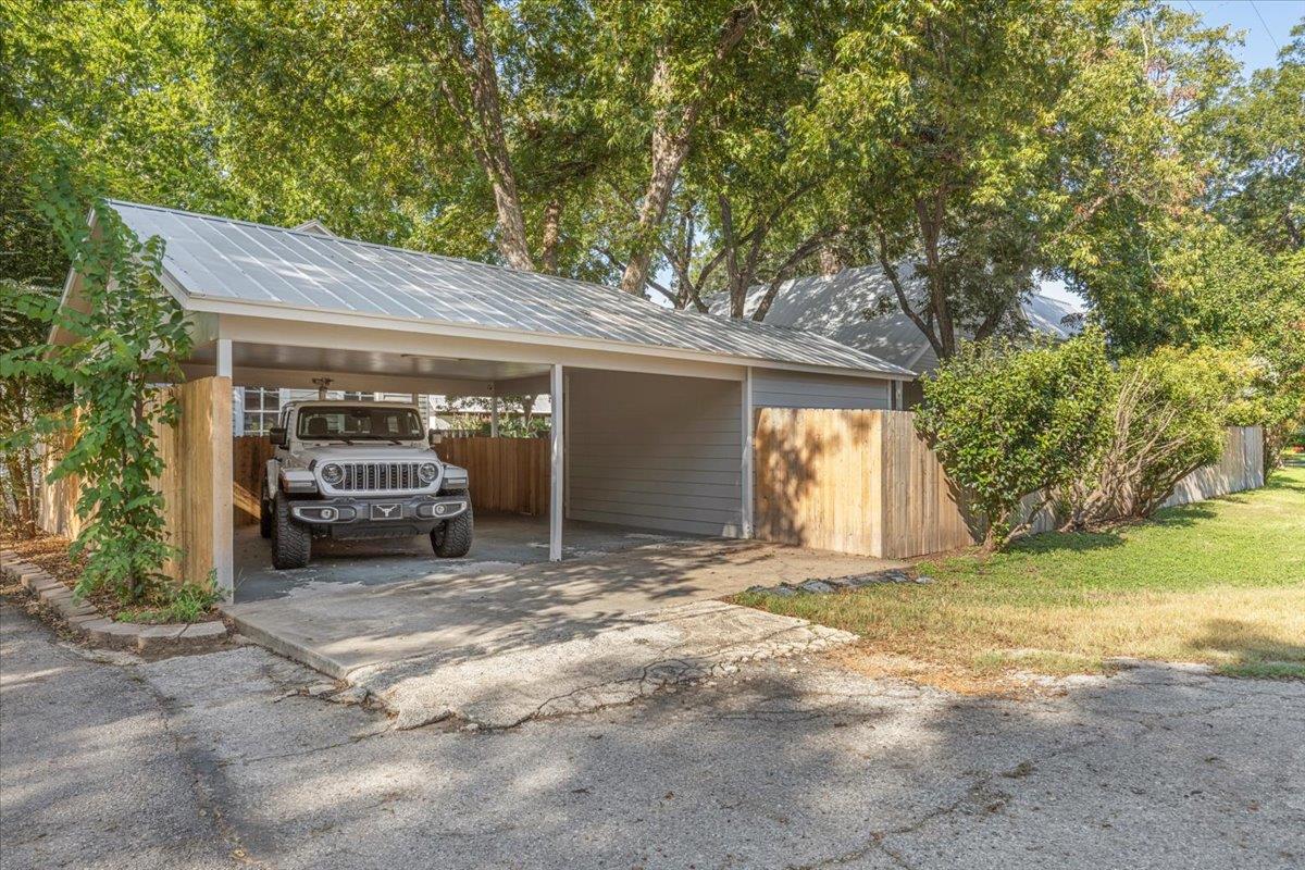 1402 Pecan St, Bastrop, TX 78602