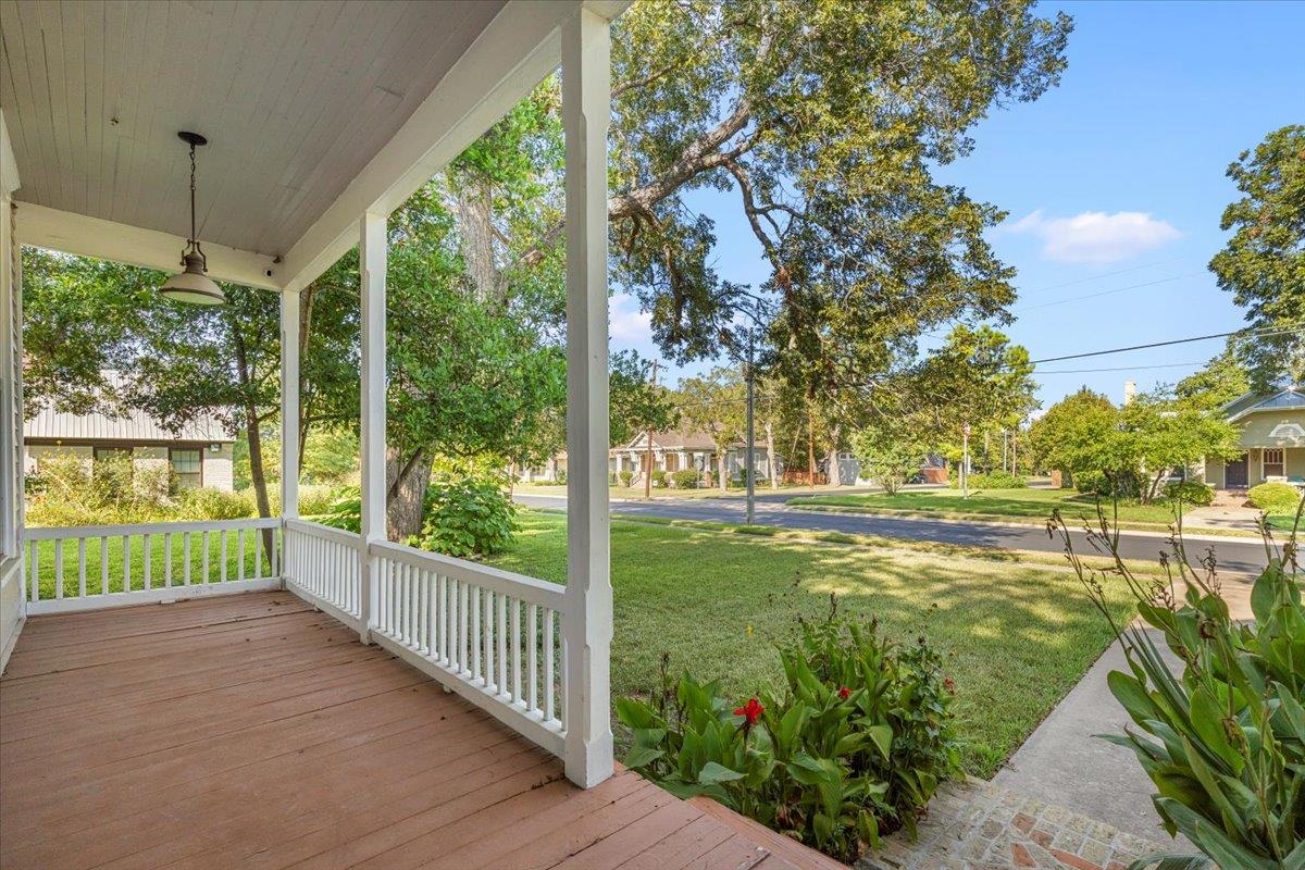 1402 Pecan St, Bastrop, TX 78602