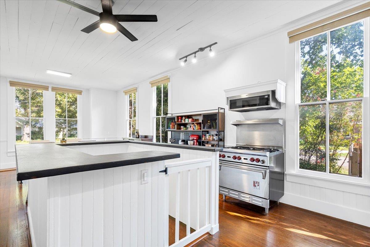 1402 Pecan St, Bastrop, TX 78602