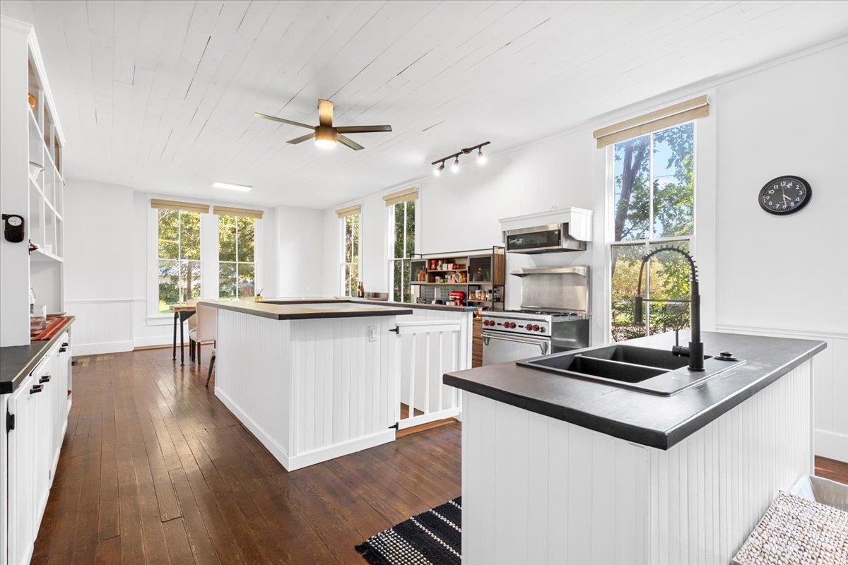 1402 Pecan St, Bastrop, TX 78602