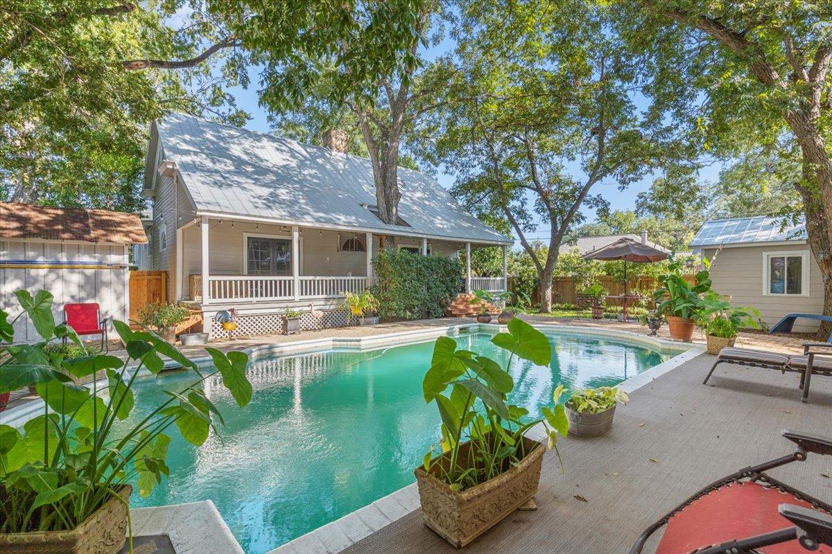 1402 Pecan St, Bastrop, TX 78602