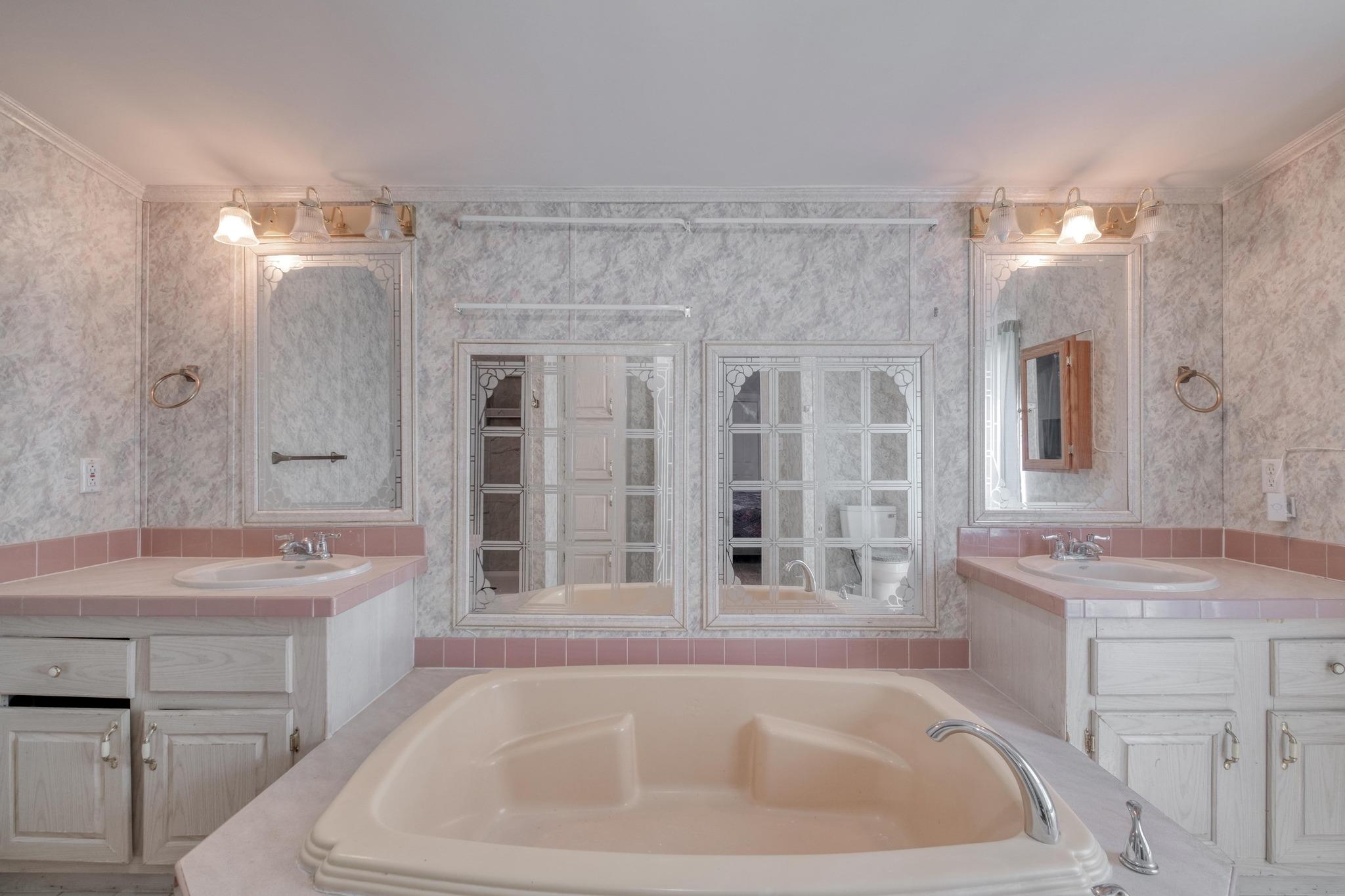 150 Uriah Dr, Elgin, TX 78621