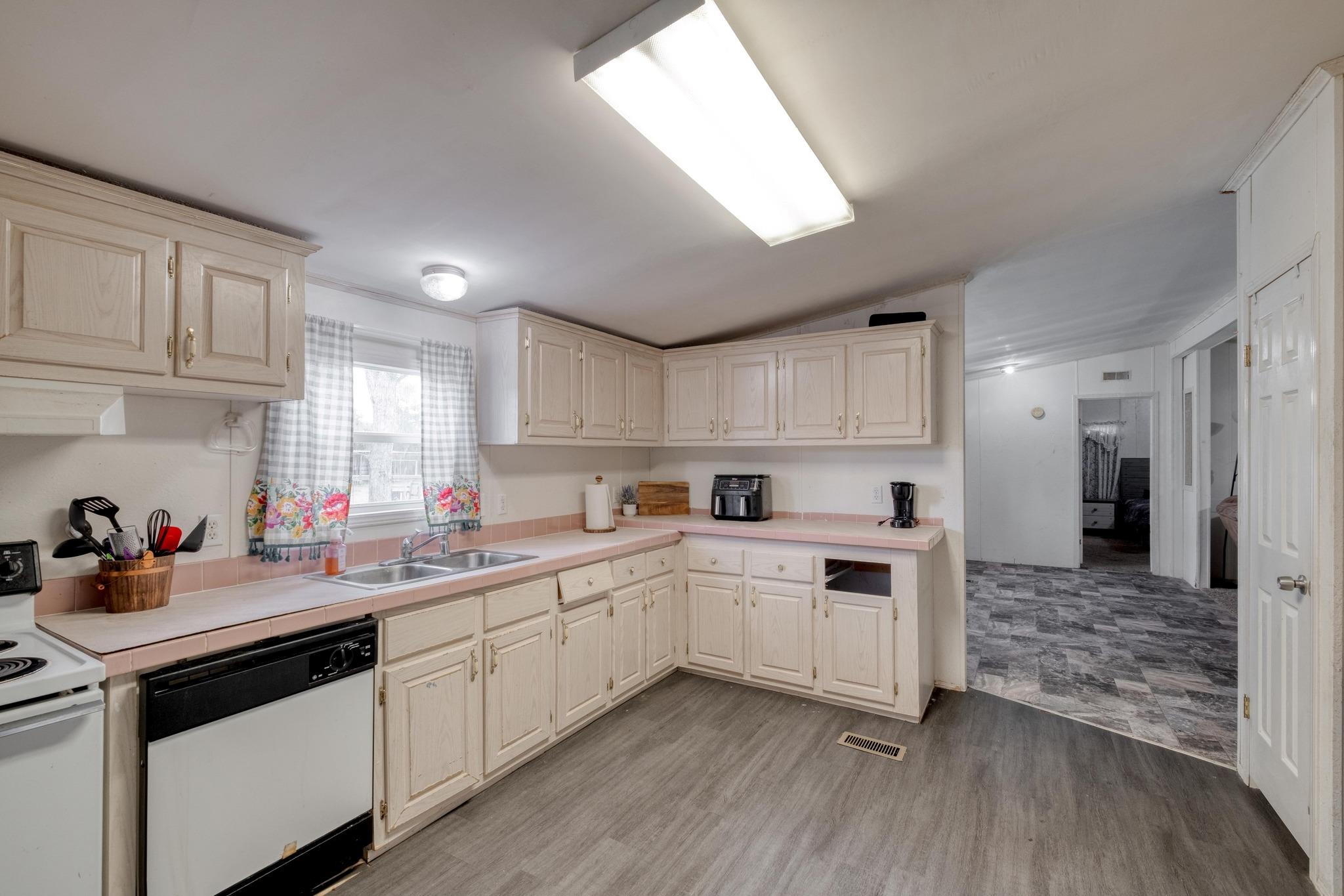 150 Uriah Dr, Elgin, TX 78621