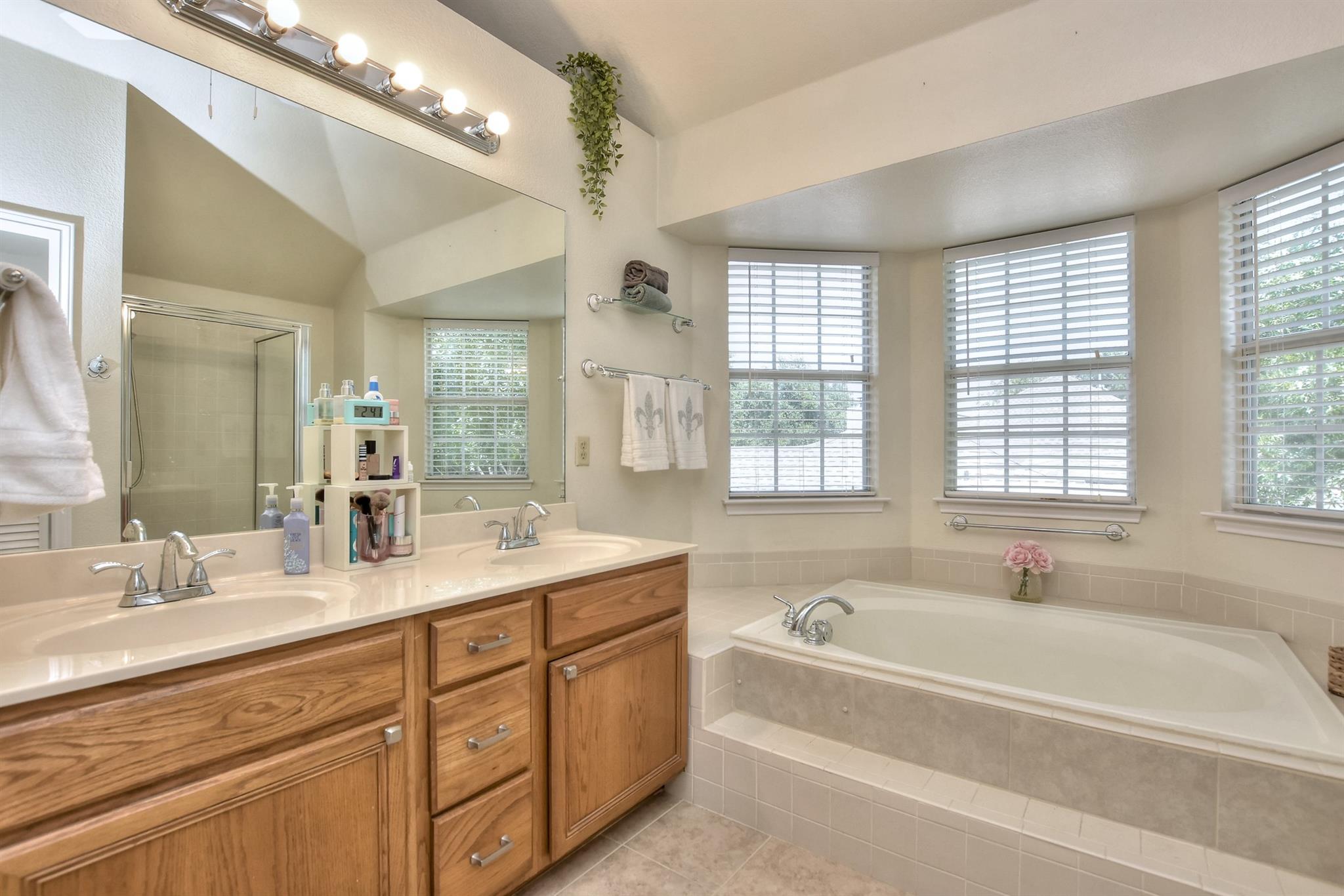 123 Parque Vista Dr, Georgetown, TX 78626