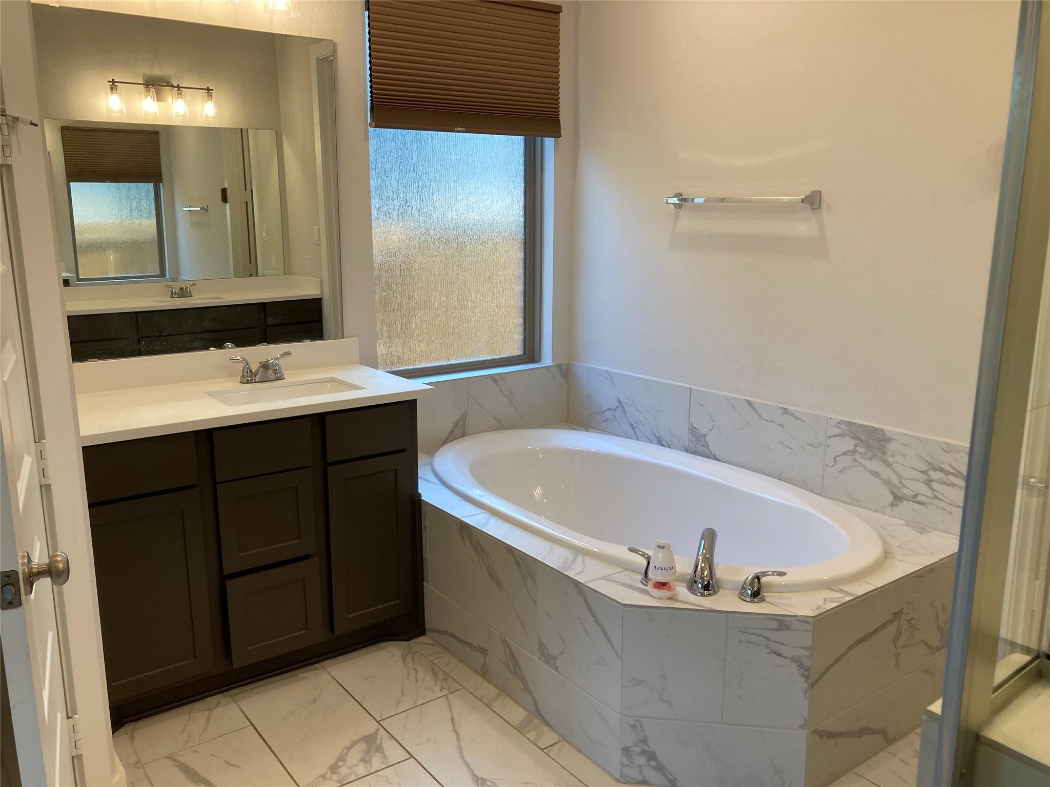 273 Eagle Ford Dr, Kyle, TX 78640