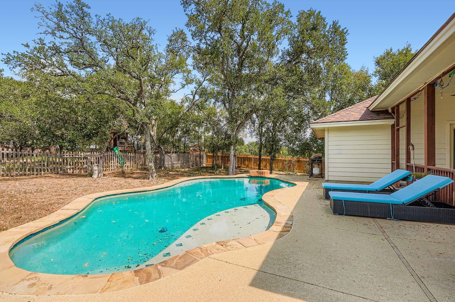 100 Quarry Springs Dr, San Marcos, TX 78666