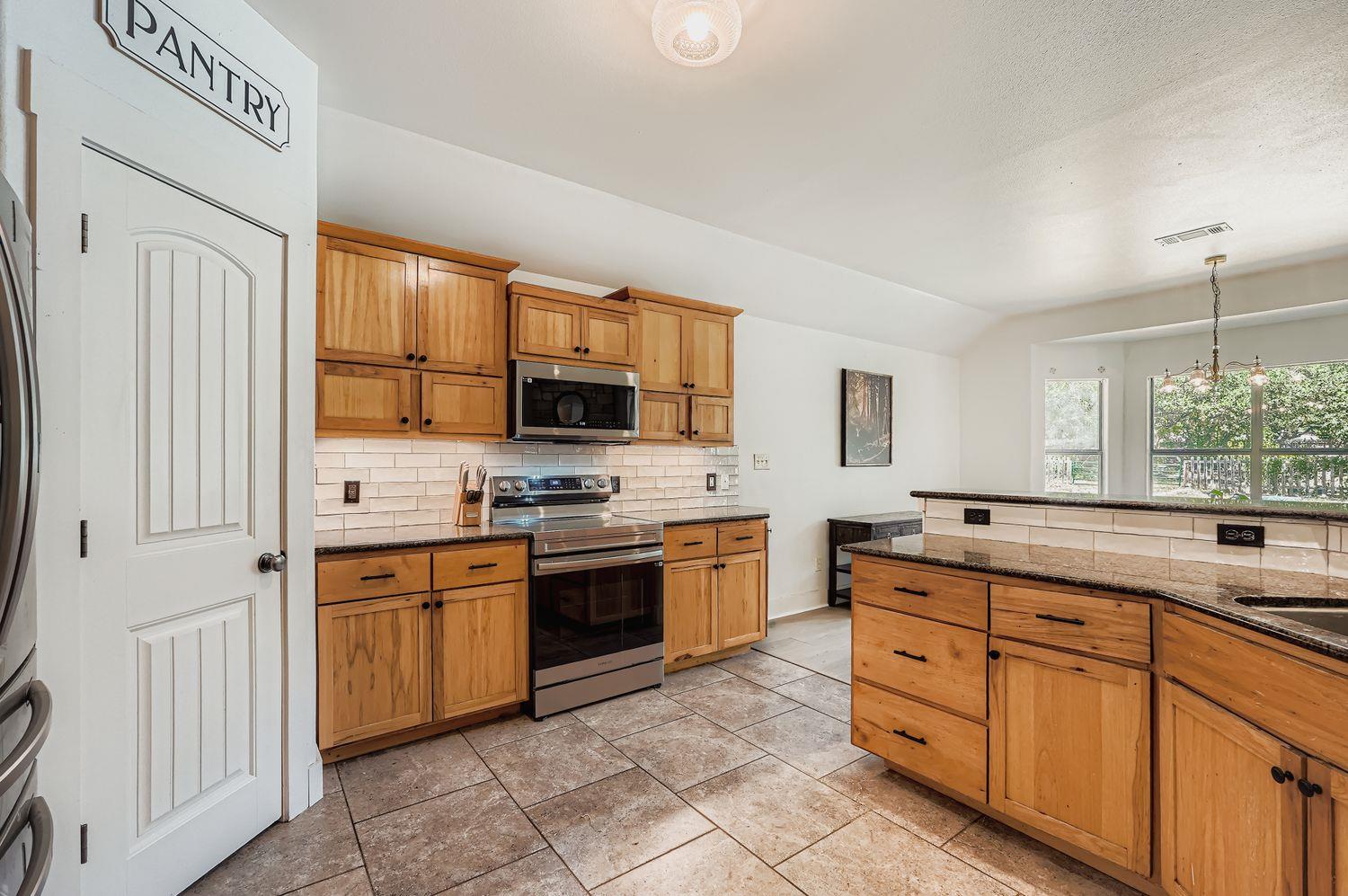 100 Quarry Springs Dr, San Marcos, TX 78666