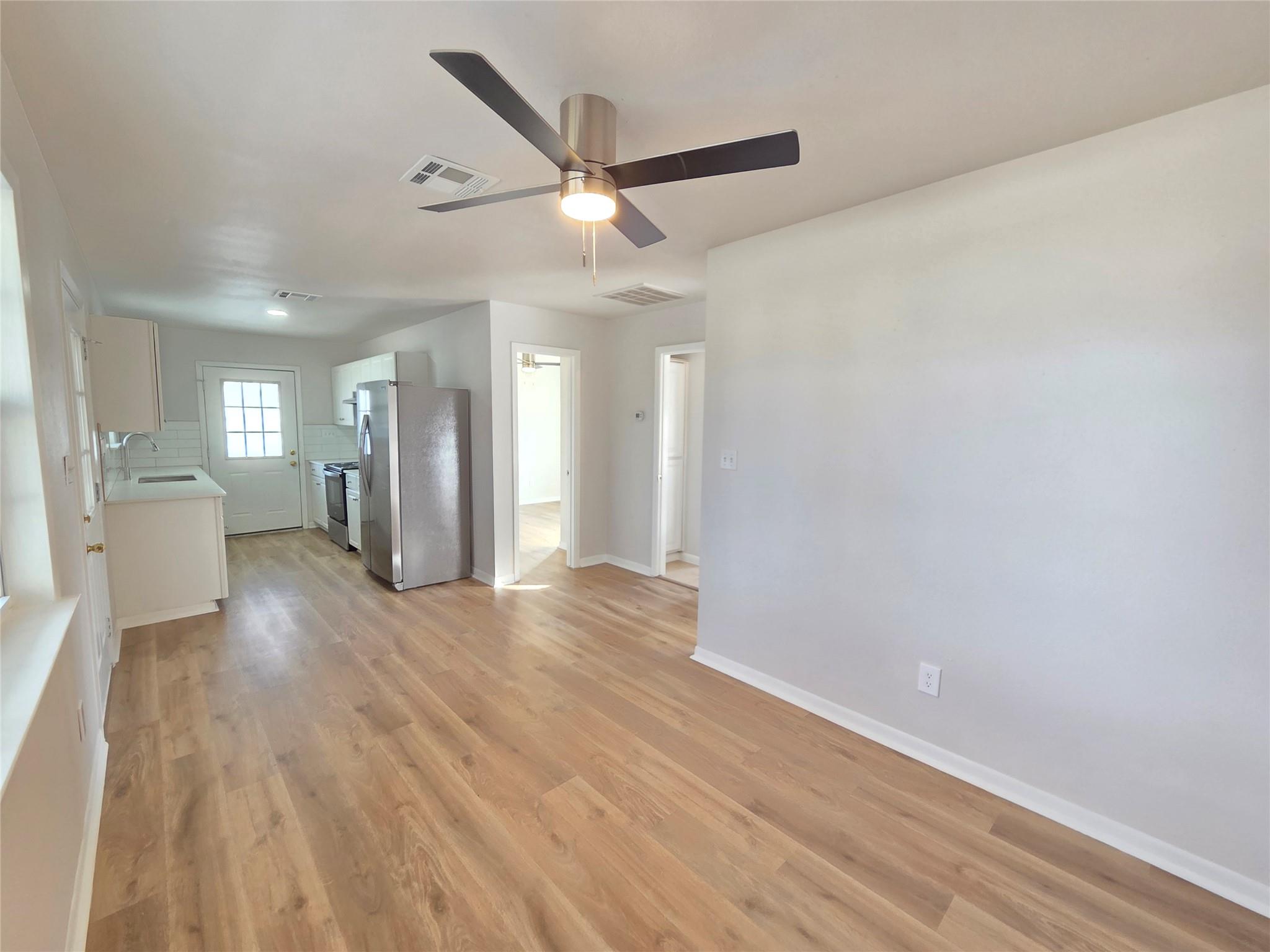 411 W 4th ST #A, Flatonia, TX 78941