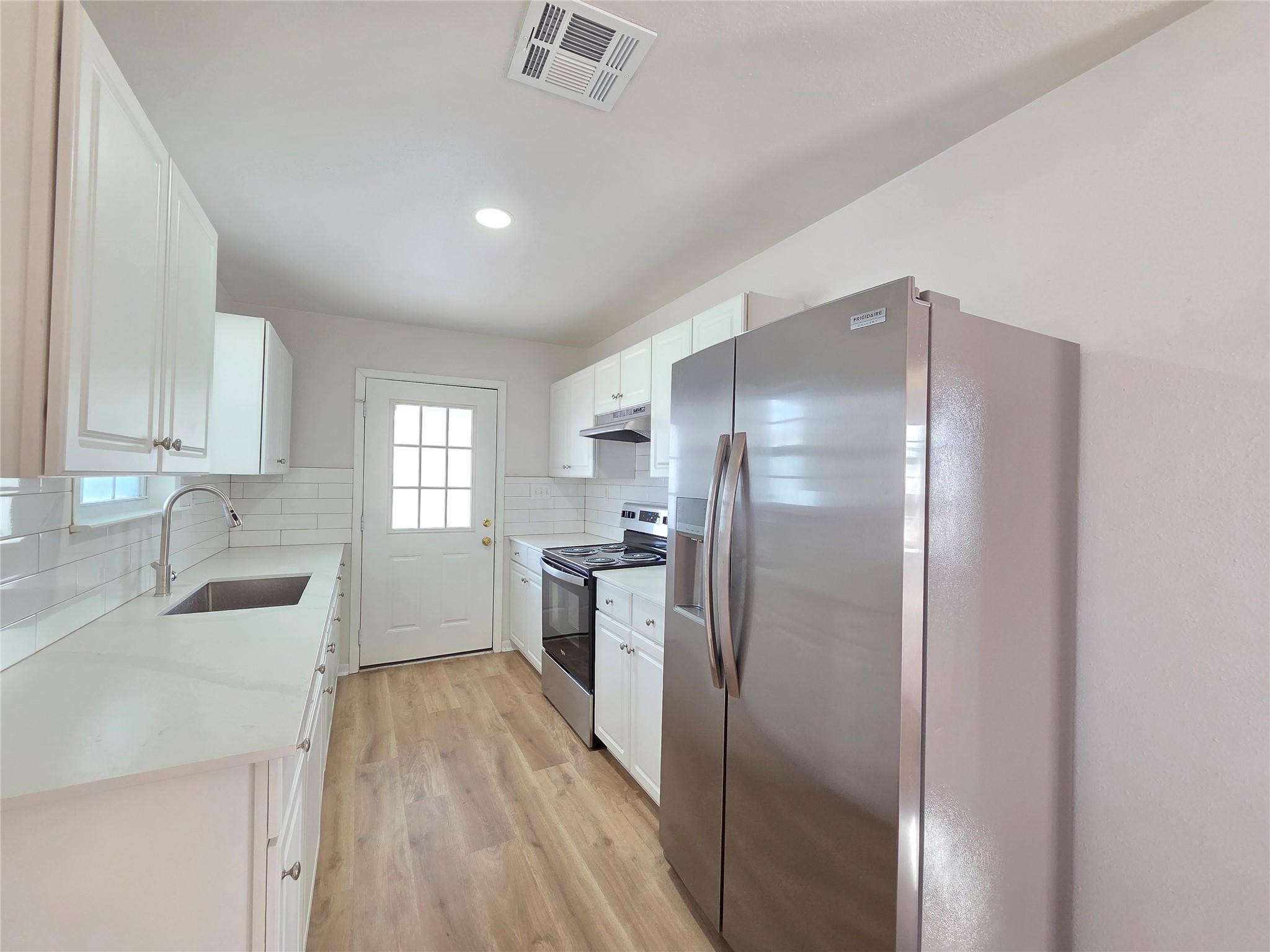 411 W 4th ST #A, Flatonia, TX 78941