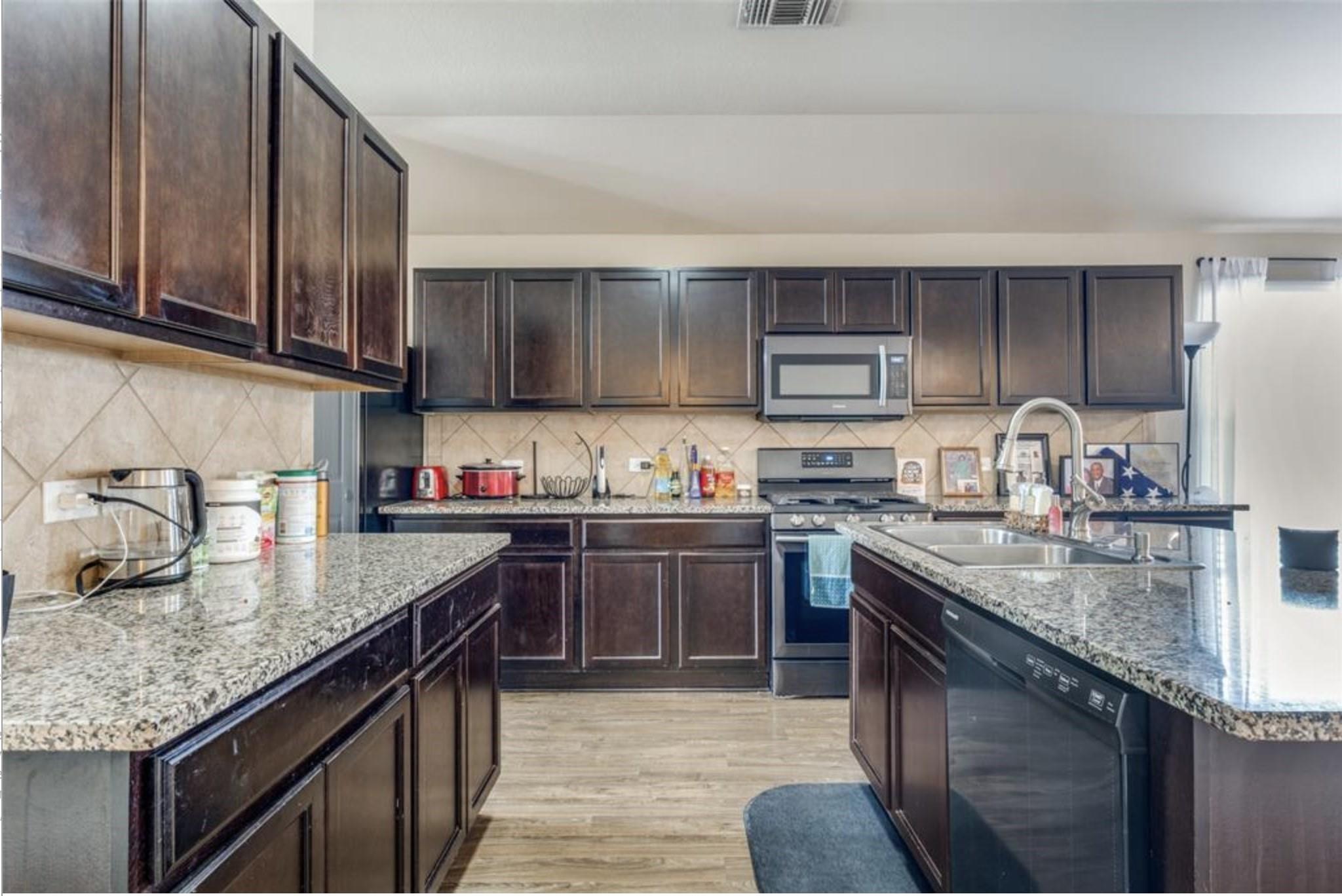 405 Camellia Dr, Hutto, TX 78634