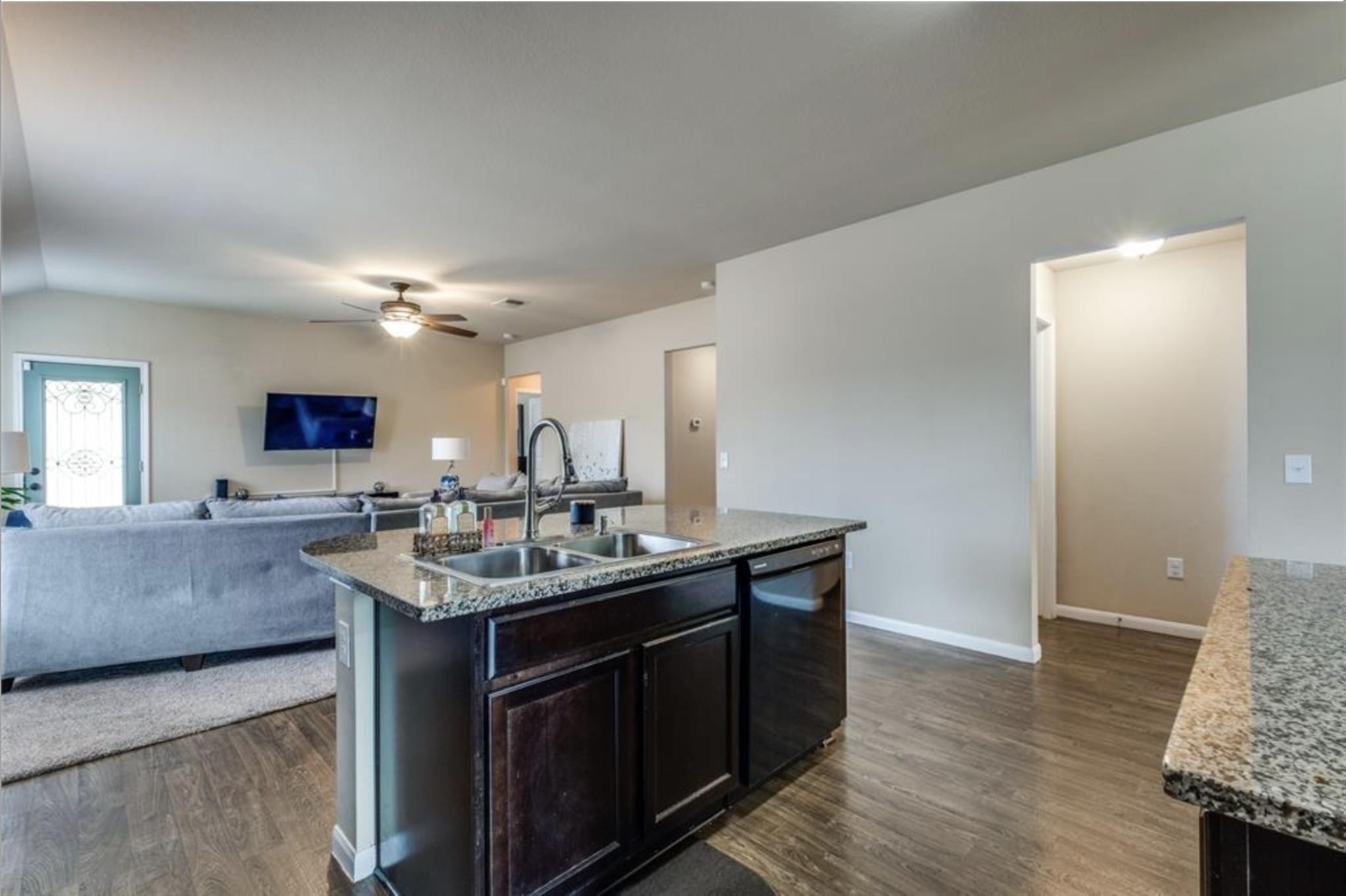 405 Camellia Dr, Hutto, TX 78634