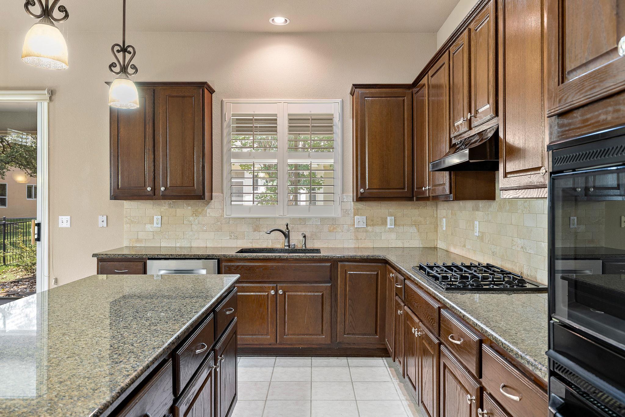 196 Whispering Wind Dr, Georgetown, TX 78633